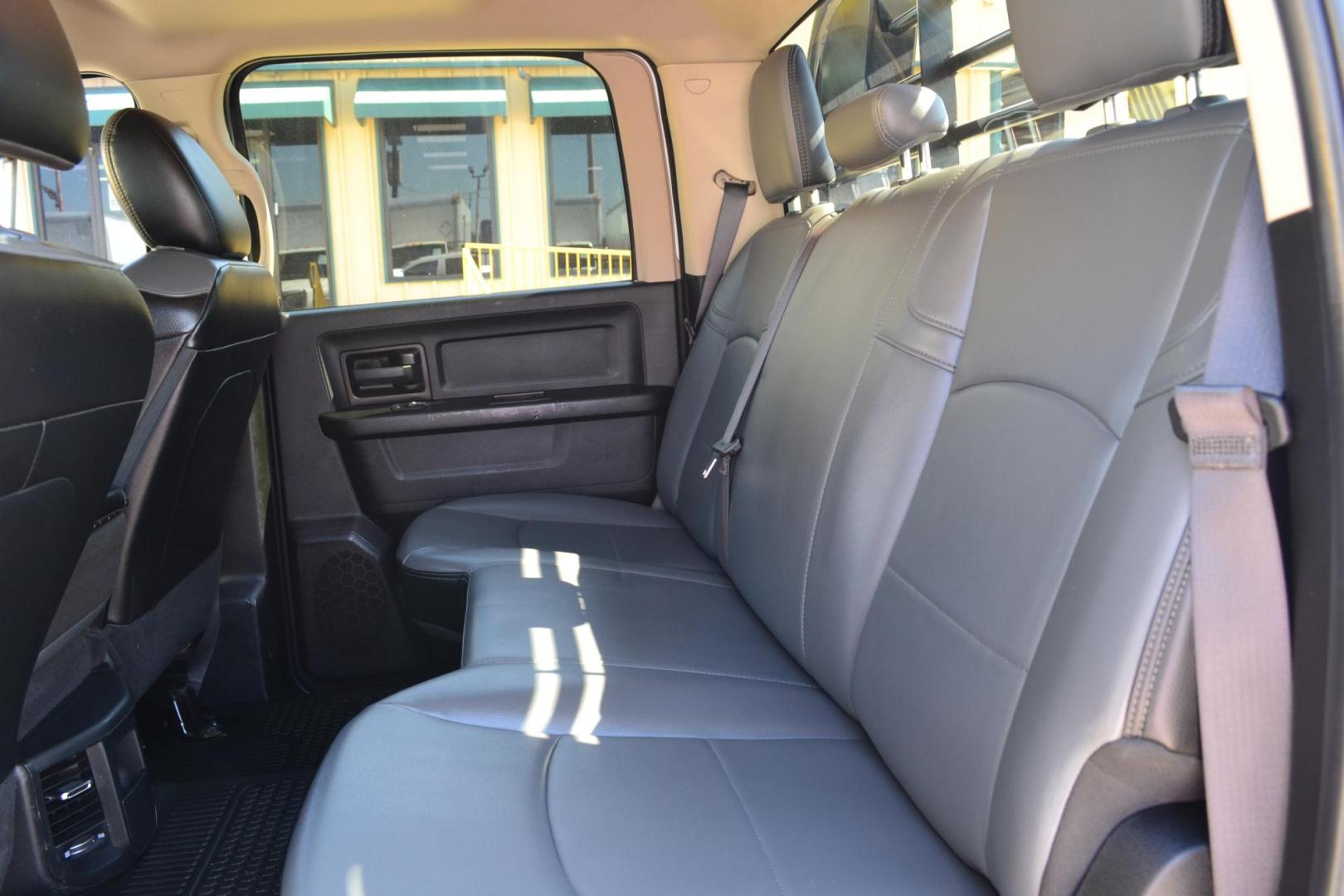 2020 WHITE /BLACK RAM 5500 TRADESMAN (3C7WRNEL2LG) with an CUMMINS 6.7L TURBO DIESEL engine, AISIN A465 6SPD AUTOMATIC transmission, located at 9172 North Fwy, Houston, TX, 77037, (713) 910-6868, 29.887470, -95.411903 - 19,500 LB GVWR, CREW CAB 4X4, 9 FT FLATBED X 98" WIDE, GOOSENECK/BUMPER PULL HITCH, 2 X TOOL BOXES EXHAUST BRAKE, POWER WINDOWS , LOCKS & MIRRORS - Photo#9