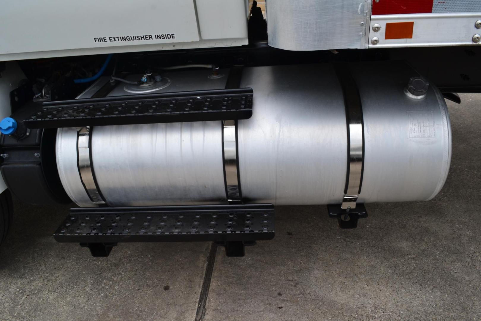2019 WHITE /BLACK INTERNATIONAL MV 607 (3HAEUMML6KL) with an CUMMINS B6.7L 240HP engine, ALLISON 2500HS AUTOMATIC transmission, located at 9172 North Fwy, Houston, TX, 77037, (713) 910-6868, 29.887470, -95.411903 - 25,999 LB GVWR, MORGAN 26 FT BOX X HEIGHT 103" X WIDTH 102", 3,000 LB CAPACITY ALUMINUM LIFT GATE, AIR RIDE SUSPENSION, EXHAUST BRAKE, 100 GALLON FUEL TANK, POWER WINDOWS, LOCKS & MIRRORS - Photo#10