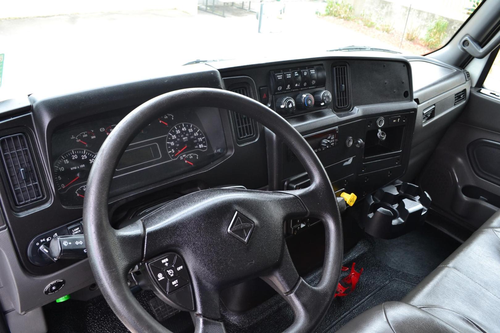 2019 WHITE /BLACK INTERNATIONAL MV 607 (3HAEUMML6KL) with an CUMMINS B6.7L 240HP engine, ALLISON 2500HS AUTOMATIC transmission, located at 9172 North Fwy, Houston, TX, 77037, (713) 910-6868, 29.887470, -95.411903 - 25,999 LB GVWR, MORGAN 26 FT BOX X HEIGHT 103" X WIDTH 102", 3,000 LB CAPACITY ALUMINUM LIFT GATE, AIR RIDE SUSPENSION, EXHAUST BRAKE, 100 GALLON FUEL TANK, POWER WINDOWS, LOCKS & MIRRORS - Photo#13