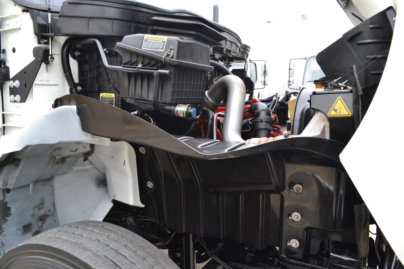 2019 WHITE /BLACK INTERNATIONAL MV 607 (3HAEUMML6KL) with an CUMMINS B6.7L 240HP engine, ALLISON 2500HS AUTOMATIC transmission, located at 9172 North Fwy, Houston, TX, 77037, (713) 910-6868, 29.887470, -95.411903 - 25,999 LB GVWR, MORGAN 26 FT BOX X HEIGHT 103" X WIDTH 102", 3,000 LB CAPACITY ALUMINUM LIFT GATE, AIR RIDE SUSPENSION, EXHAUST BRAKE, 100 GALLON FUEL TANK, POWER WINDOWS, LOCKS & MIRRORS - Photo#19