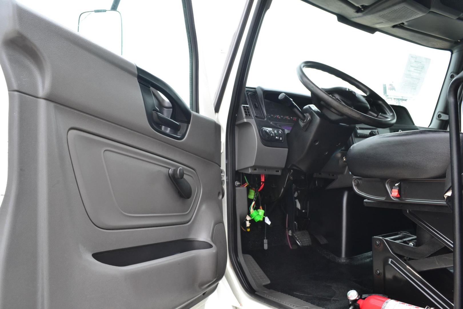 2021 WHITE /BLACK INTERNATIONAL MV 607 (3HAEUMML6ML) with an CUMMINS ISB 6.7L 240HP engine, ALLISON 2500RDS AUTOMATIC transmission, located at 9172 North Fwy, Houston, TX, 77037, (713) 910-6868, 29.887470, -95.411903 - 25,999 LB GVWR NON CDL, AIR RIDE SUSPENSION, 26 FT BOX, HEIGHT 102" X WIDTH 102", 70 GALLON FUEL TANK, MAXON 2,500 LB TUCK AWAY LIFTGATE - Photo#11