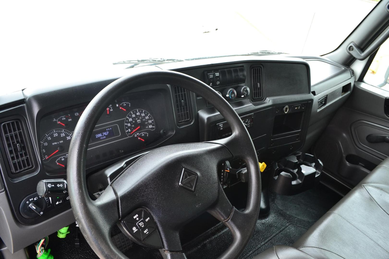 2021 WHITE /BLACK INTERNATIONAL MV 607 (3HAEUMML6ML) with an CUMMINS ISB 6.7L 240HP engine, ALLISON 2500RDS AUTOMATIC transmission, located at 9172 North Fwy, Houston, TX, 77037, (713) 910-6868, 29.887470, -95.411903 - 25,999 LB GVWR NON CDL, AIR RIDE SUSPENSION, 26 FT BOX, HEIGHT 102" X WIDTH 102", 70 GALLON FUEL TANK, MAXON 2,500 LB TUCK AWAY LIFTGATE - Photo#13