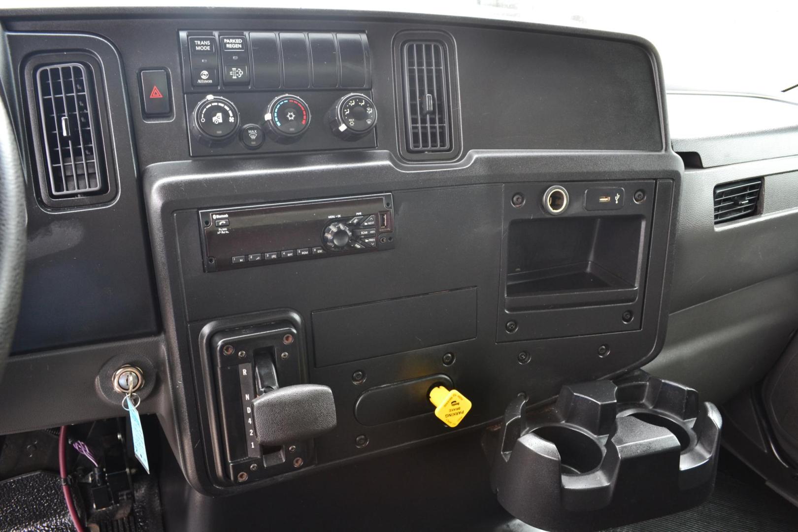 2021 WHITE /BLACK INTERNATIONAL MV 607 (3HAEUMML6ML) with an CUMMINS ISB 6.7L 240HP engine, ALLISON 2500RDS AUTOMATIC transmission, located at 9172 North Fwy, Houston, TX, 77037, (713) 910-6868, 29.887470, -95.411903 - 25,999 LB GVWR NON CDL, AIR RIDE SUSPENSION, 26 FT BOX, HEIGHT 102" X WIDTH 102", 70 GALLON FUEL TANK, MAXON 2,500 LB TUCK AWAY LIFTGATE - Photo#15