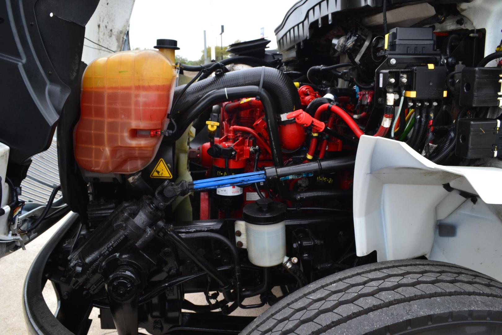 2021 WHITE /BLACK INTERNATIONAL MV 607 (3HAEUMML6ML) with an CUMMINS ISB 6.7L 240HP engine, ALLISON 2500RDS AUTOMATIC transmission, located at 9172 North Fwy, Houston, TX, 77037, (713) 910-6868, 29.887470, -95.411903 - 25,999 LB GVWR NON CDL, AIR RIDE SUSPENSION, 26 FT BOX, HEIGHT 102" X WIDTH 102", 70 GALLON FUEL TANK, MAXON 2,500 LB TUCK AWAY LIFTGATE - Photo#16