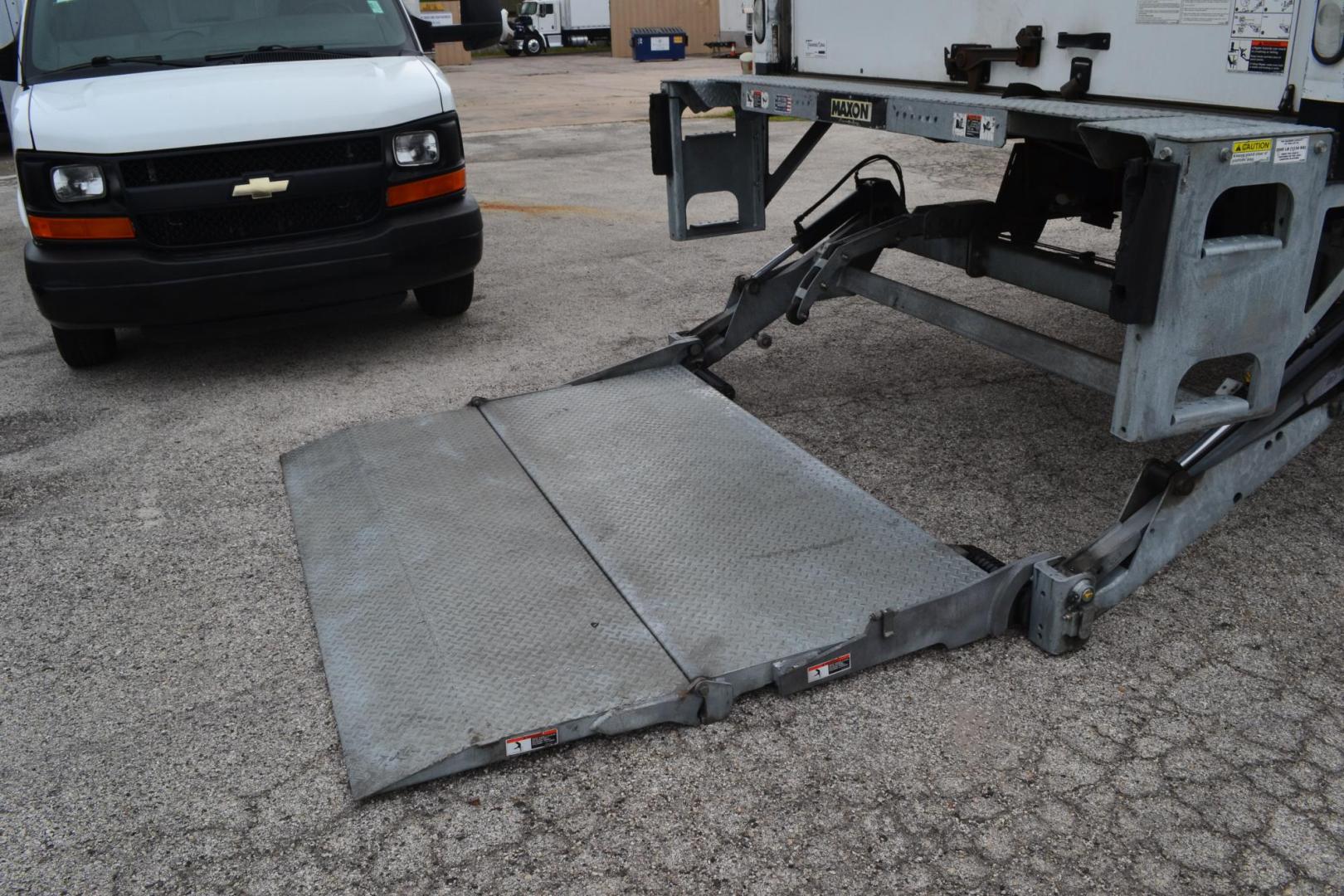 2021 WHITE /BLACK INTERNATIONAL MV 607 (3HAEUMML6ML) with an CUMMINS ISB 6.7L 240HP engine, ALLISON 2500RDS AUTOMATIC transmission, located at 9172 North Fwy, Houston, TX, 77037, (713) 910-6868, 29.887470, -95.411903 - 25,999 LB GVWR NON CDL, AIR RIDE SUSPENSION, 26 FT BOX, HEIGHT 102" X WIDTH 102", 70 GALLON FUEL TANK, MAXON 2,500 LB TUCK AWAY LIFTGATE - Photo#6