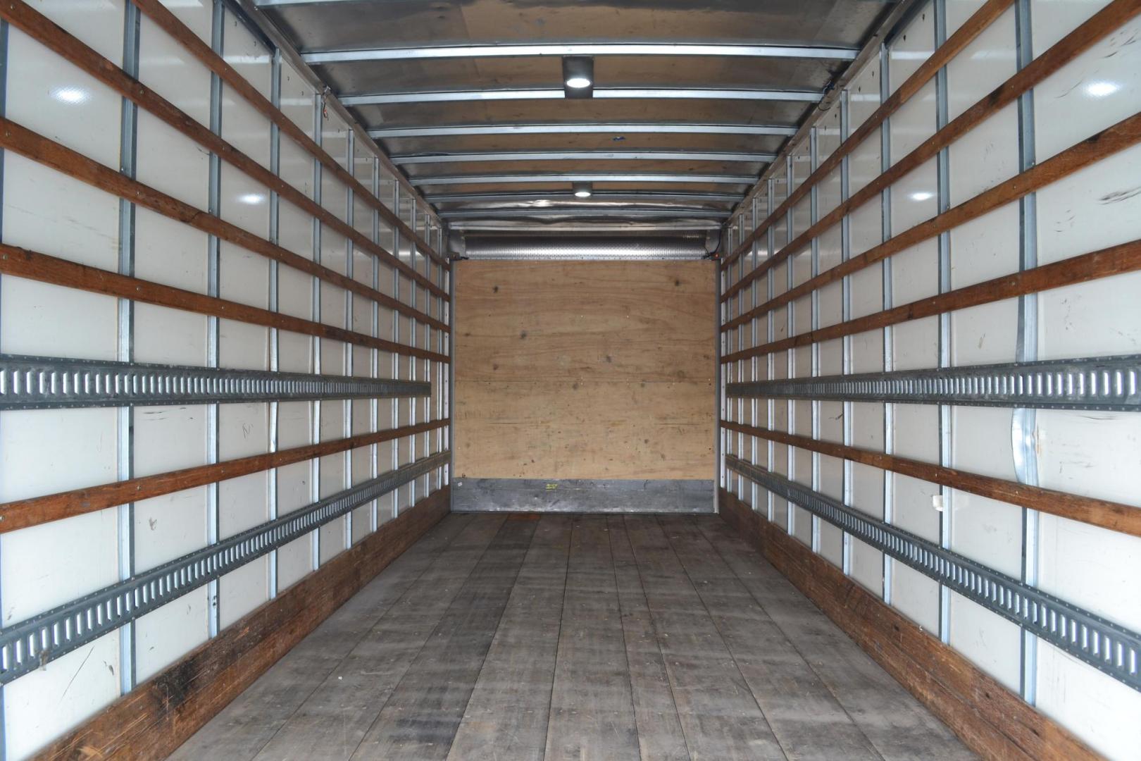2021 WHITE /BLACK INTERNATIONAL MV 607 (3HAEUMML6ML) with an CUMMINS ISB 6.7L 240HP engine, ALLISON 2500RDS AUTOMATIC transmission, located at 9172 North Fwy, Houston, TX, 77037, (713) 910-6868, 29.887470, -95.411903 - 25,999 LB GVWR NON CDL, AIR RIDE SUSPENSION, 26 FT BOX, HEIGHT 102" X WIDTH 102", 70 GALLON FUEL TANK, MAXON 2,500 LB TUCK AWAY LIFTGATE - Photo#7