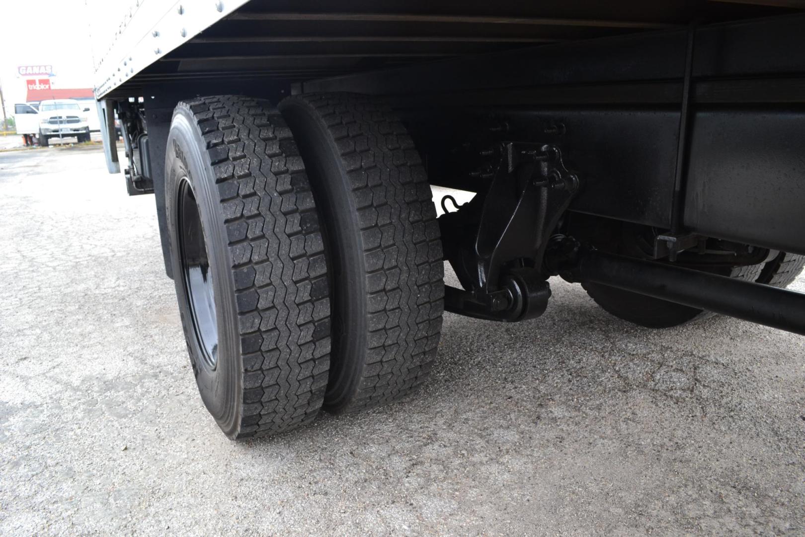 2021 WHITE /BLACK INTERNATIONAL MV 607 (3HAEUMML6ML) with an CUMMINS ISB 6.7L 240HP engine, ALLISON 2500RDS AUTOMATIC transmission, located at 9172 North Fwy, Houston, TX, 77037, (713) 910-6868, 29.887470, -95.411903 - 25,999 LB GVWR NON CDL, AIR RIDE SUSPENSION, 26 FT BOX, HEIGHT 102" X WIDTH 102", 70 GALLON FUEL TANK, MAXON 2,500 LB TUCK AWAY LIFTGATE - Photo#8