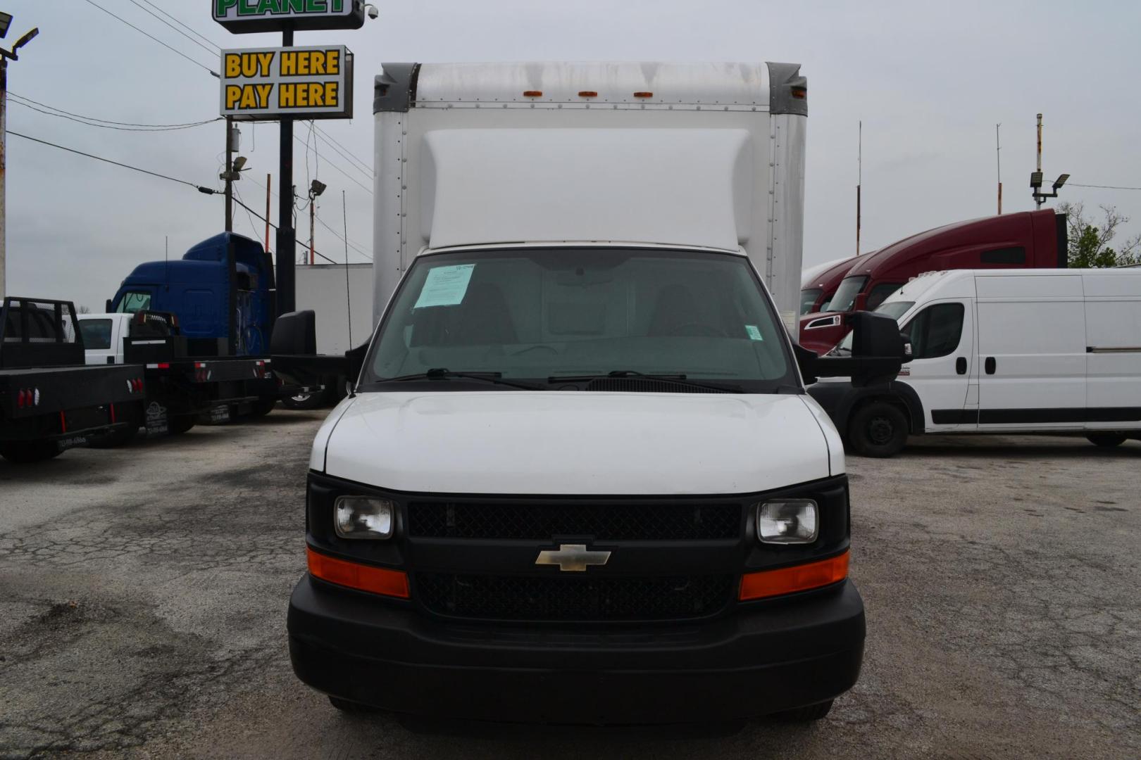 2016 WHITE /BLACK CHEVROLET 3500 (1GB3GSCG3G1) with an VORTEC 6.0L V8 engine, 6SPD AUTOMATIC transmission, located at 9172 North Fwy, Houston, TX, 77037, (713) 910-6868, 29.887470, -95.411903 - 14 FT BOX X HEIGHT 85", COLD A/C, POWER WINDOWS & LOCKS - Photo#1