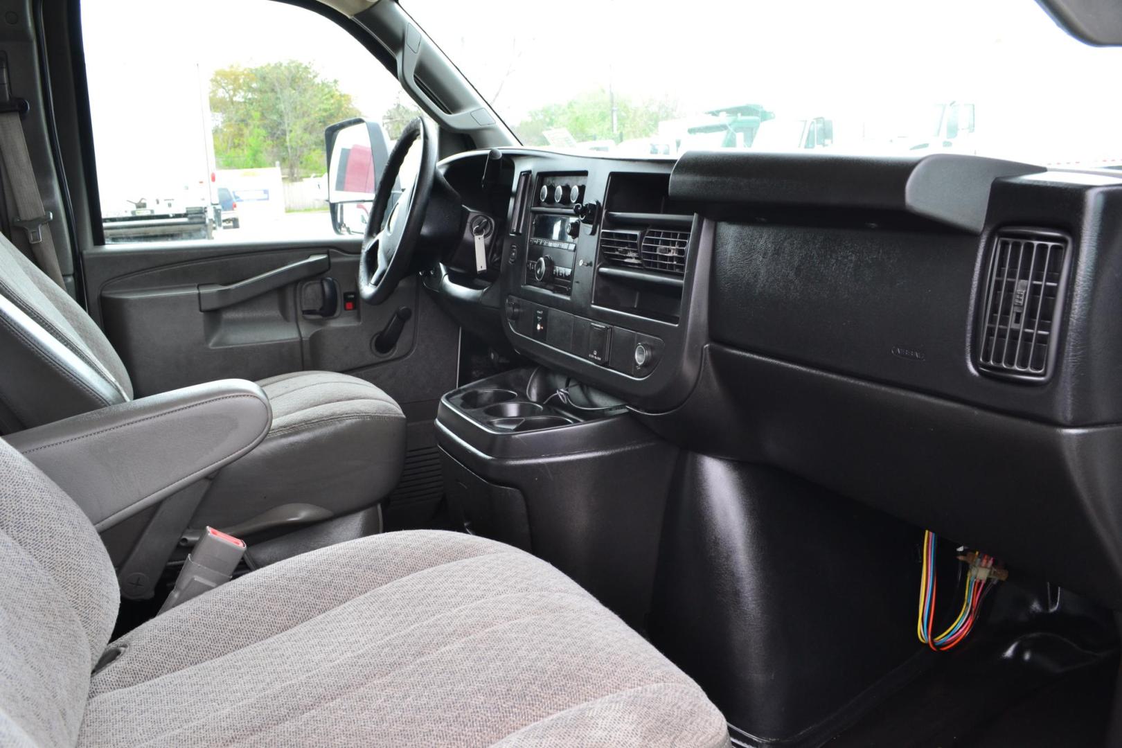 2016 WHITE /BLACK CHEVROLET 3500 (1GB3GSCG3G1) with an VORTEC 6.0L V8 engine, 6SPD AUTOMATIC transmission, located at 9172 North Fwy, Houston, TX, 77037, (713) 910-6868, 29.887470, -95.411903 - 14 FT BOX X HEIGHT 85", COLD A/C, POWER WINDOWS & LOCKS - Photo#10