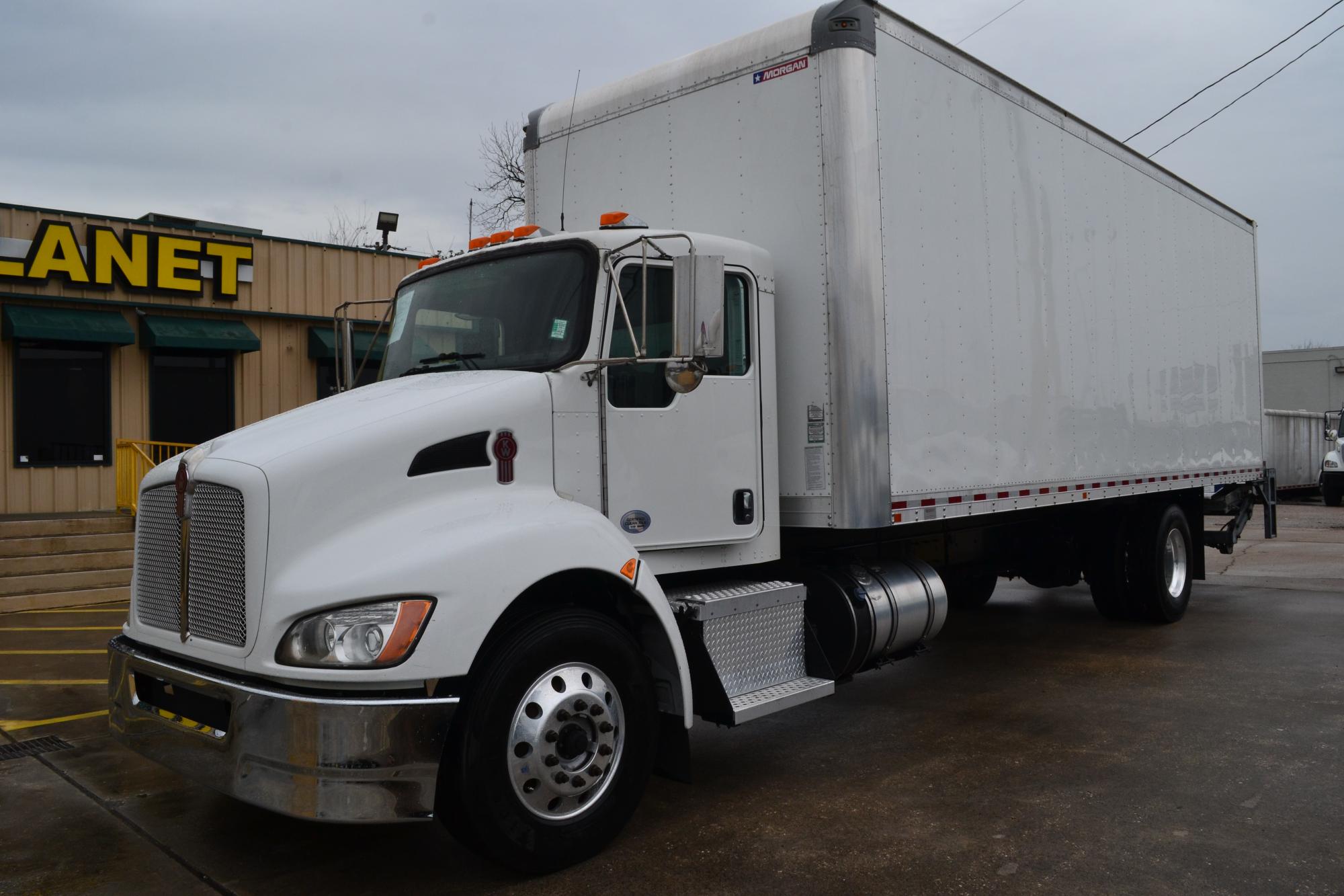 photo of 2019 KENWORTH T270 26 FT BOX 