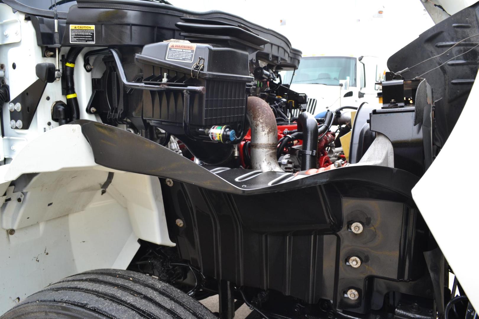 2016 WHITE /BLACK INTERNATIONAL 4300 with an CUMMINS ISB 6.7L 240HP engine, ALLISON 2100HS AUTOMATIC transmission, located at 9172 North Fwy, Houston, TX, 77037, (713) 910-6868, 29.887470, -95.411903 - Photo#13