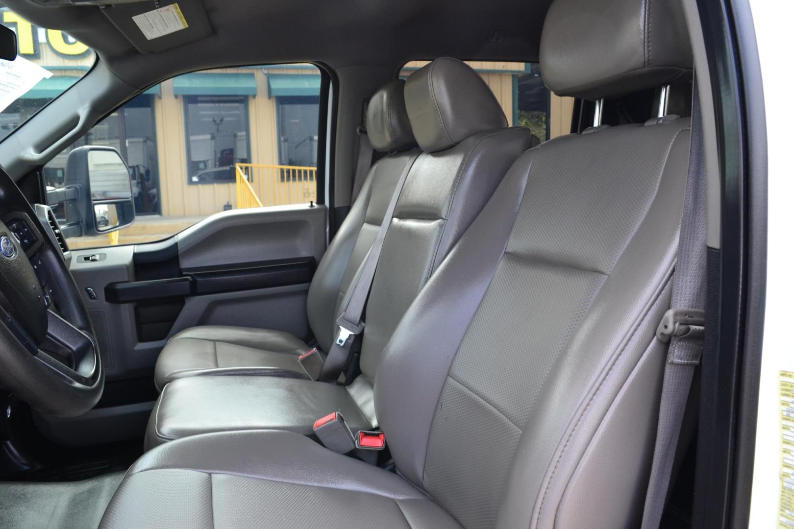 2018 WHITE /BLACK FORD F550 (1FD0W5GT7JE) with an POWERSTROKE 6.7L 325 HP TURBO DIESEL engine, 6 SPD AUTOMATIC transmission, located at 9172 North Fwy, Houston, TX, 77037, (713) 910-6868, 29.887470, -95.411903 - Photo#15
