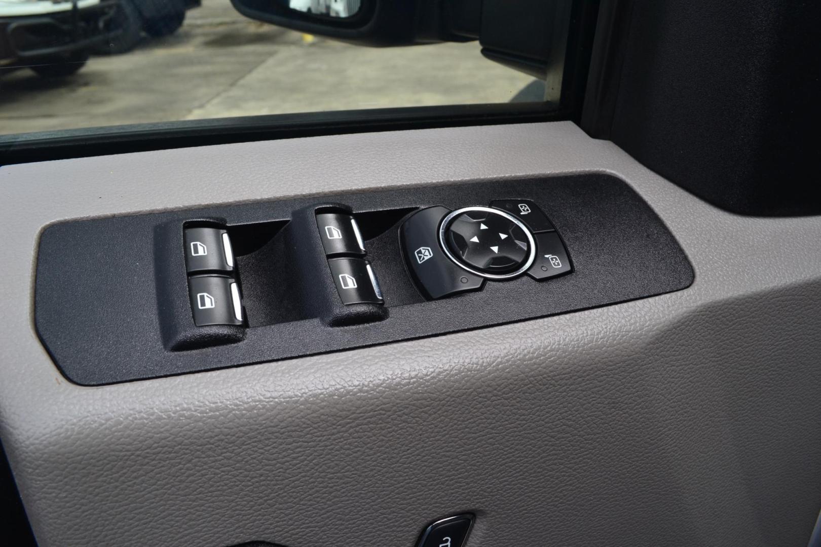2018 WHITE /BLACK FORD F550 (1FD0W5GT7JE) with an POWERSTROKE 6.7L 325 HP TURBO DIESEL engine, 6 SPD AUTOMATIC transmission, located at 9172 North Fwy, Houston, TX, 77037, (713) 910-6868, 29.887470, -95.411903 - Photo#16