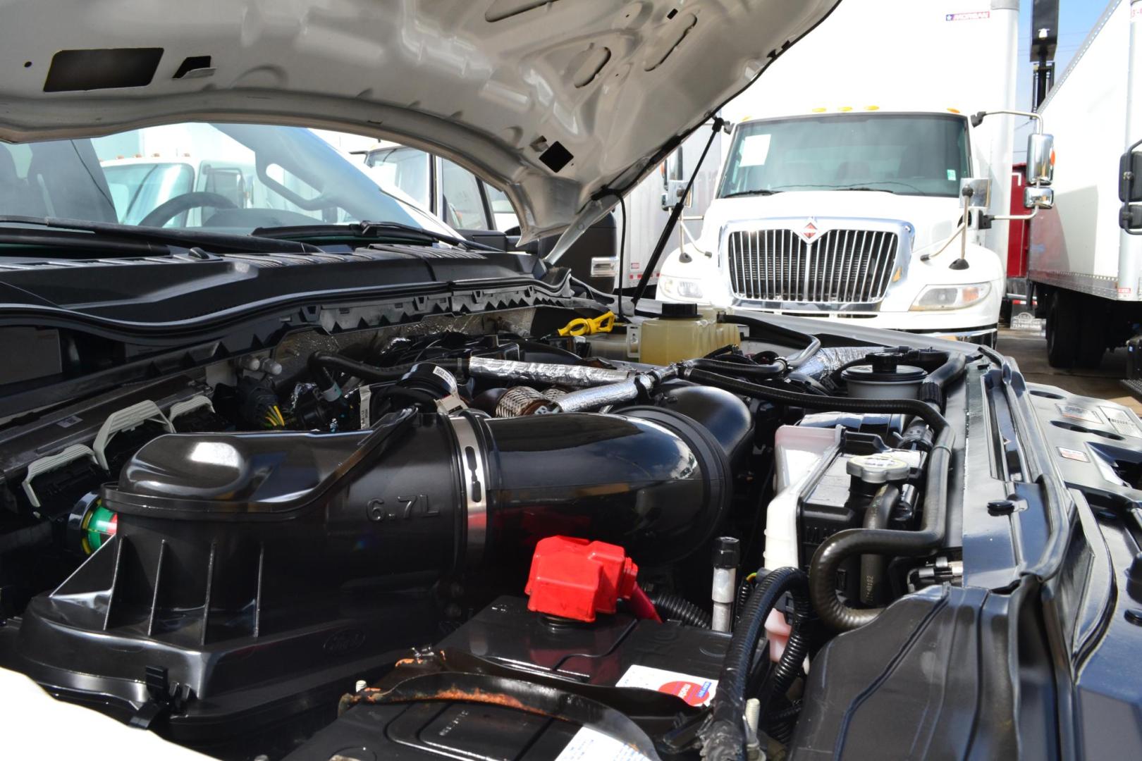 2018 WHITE /BLACK FORD F550 (1FD0W5GT7JE) with an POWERSTROKE 6.7L 325 HP TURBO DIESEL engine, 6 SPD AUTOMATIC transmission, located at 9172 North Fwy, Houston, TX, 77037, (713) 910-6868, 29.887470, -95.411903 - Photo#20