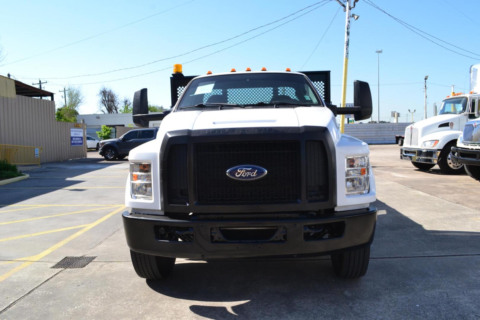 2017 WHITE /GRAY FORD F650 (1FDNF6DC0HD) with an POWERSTROKE 6.7L 325 HP TURBO DIESEL engine, 6 SPD AUTOMATIC transmission, located at 9172 North Fwy, Houston, TX, 77037, (713) 910-6868, 29.887470, -95.411903 - 22 FT FLATBED, 102" WIDE, 26,000 LB GVWR NON CDL, 3,000 LB ALUMINUM LIFT GATE, EXHAUST BRAKE, WHEELBASE: 260", RATIO: 4.10, 47 GALLON FUEL TANK, POWER WINDOWS, LOCKS & MIRRORS , TOOL BOX - Photo#1