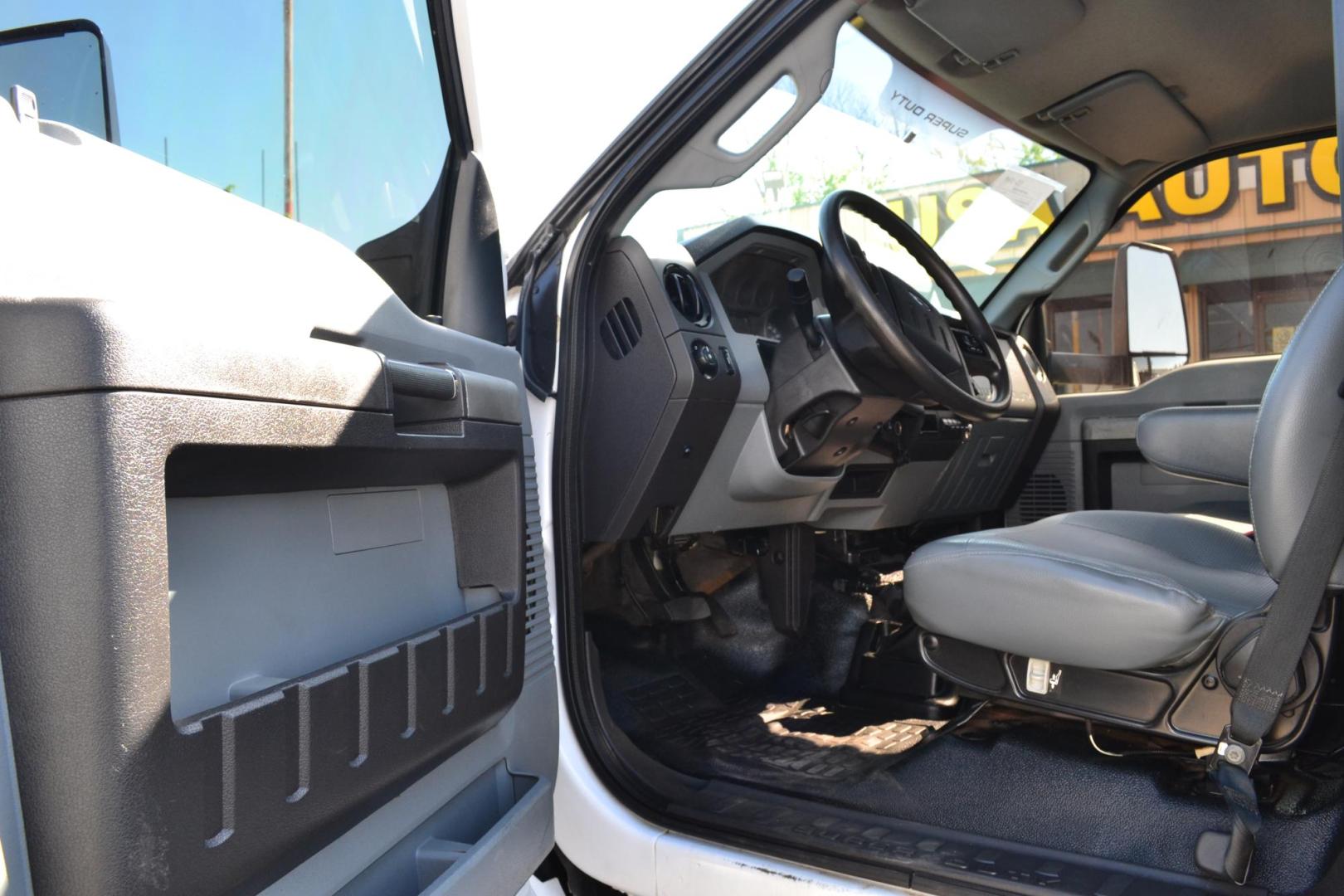 2017 WHITE /GRAY FORD F650 (1FDNF6DC0HD) with an POWERSTROKE 6.7L 325 HP TURBO DIESEL engine, 6 SPD AUTOMATIC transmission, located at 9172 North Fwy, Houston, TX, 77037, (713) 910-6868, 29.887470, -95.411903 - 22 FT FLATBED, 102" WIDE, 26,000 LB GVWR NON CDL, 3,000 LB ALUMINUM LIFT GATE, EXHAUST BRAKE, WHEELBASE: 260", RATIO: 4.10, 47 GALLON FUEL TANK, POWER WINDOWS, LOCKS & MIRRORS , TOOL BOX - Photo#10