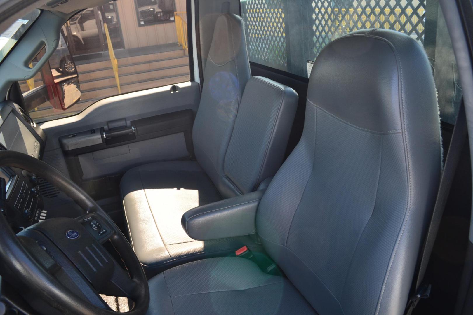 2017 WHITE /GRAY FORD F650 (1FDNF6DC0HD) with an POWERSTROKE 6.7L 325 HP TURBO DIESEL engine, 6 SPD AUTOMATIC transmission, located at 9172 North Fwy, Houston, TX, 77037, (713) 910-6868, 29.887470, -95.411903 - 22 FT FLATBED, 102" WIDE, 26,000 LB GVWR NON CDL, 3,000 LB ALUMINUM LIFT GATE, EXHAUST BRAKE, WHEELBASE: 260", RATIO: 4.10, 47 GALLON FUEL TANK, POWER WINDOWS, LOCKS & MIRRORS , TOOL BOX - Photo#11