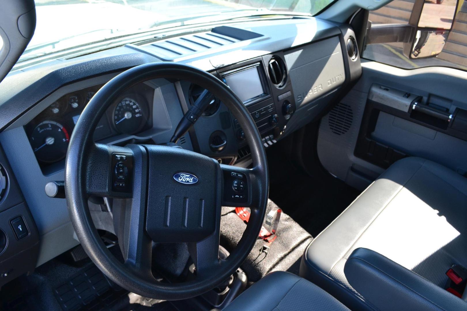 2017 WHITE /GRAY FORD F650 (1FDNF6DC0HD) with an POWERSTROKE 6.7L 325 HP TURBO DIESEL engine, 6 SPD AUTOMATIC transmission, located at 9172 North Fwy, Houston, TX, 77037, (713) 910-6868, 29.887470, -95.411903 - 22 FT FLATBED, 102" WIDE, 26,000 LB GVWR NON CDL, 3,000 LB ALUMINUM LIFT GATE, EXHAUST BRAKE, WHEELBASE: 260", RATIO: 4.10, 47 GALLON FUEL TANK, POWER WINDOWS, LOCKS & MIRRORS , TOOL BOX - Photo#12