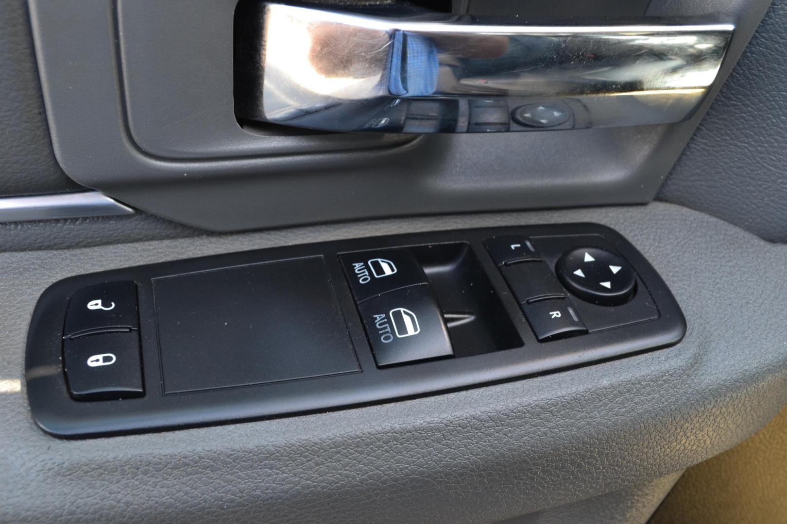 2018 WHITE /BLACK RAM 5500 TRADESMAN (3C7WRMDL1JG) with an CUMMINS 6.7L TURBO DIESEL engine, AISIN A465 6SPD AUTOMATIC transmission, located at 9172 North Fwy, Houston, TX, 77037, (713) 910-6868, 29.887470, -95.411903 - 19,5000 LB GVWR, 16 FT FLATBED X 96" WIDE, EXHAUST BRAKE, POWER WINDOWS , LOCKS & MIRRORS, COLD A/C - Photo#11