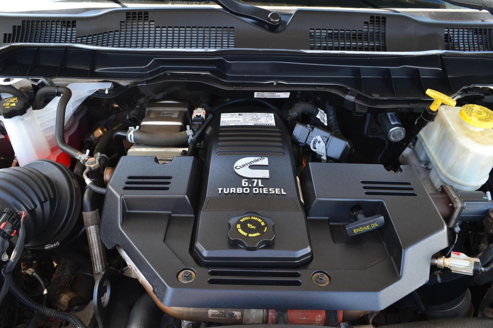 2018 WHITE /BLACK RAM 5500 TRADESMAN (3C7WRMDL1JG) with an CUMMINS 6.7L TURBO DIESEL engine, AISIN A465 6SPD AUTOMATIC transmission, located at 9172 North Fwy, Houston, TX, 77037, (713) 910-6868, 29.887470, -95.411903 - 19,5000 LB GVWR, 16 FT FLATBED X 96" WIDE, EXHAUST BRAKE, POWER WINDOWS , LOCKS & MIRRORS, COLD A/C - Photo#12