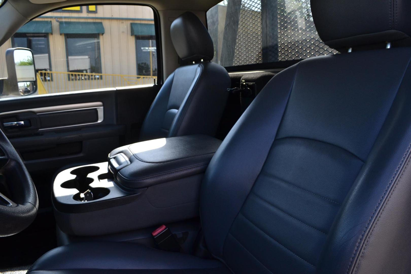 2018 WHITE /BLACK RAM 5500 TRADESMAN (3C7WRMDL1JG) with an CUMMINS 6.7L TURBO DIESEL engine, AISIN A465 6SPD AUTOMATIC transmission, located at 9172 North Fwy, Houston, TX, 77037, (713) 910-6868, 29.887470, -95.411903 - 19,5000 LB GVWR, 16 FT FLATBED X 96" WIDE, EXHAUST BRAKE, POWER WINDOWS , LOCKS & MIRRORS, COLD A/C - Photo#9