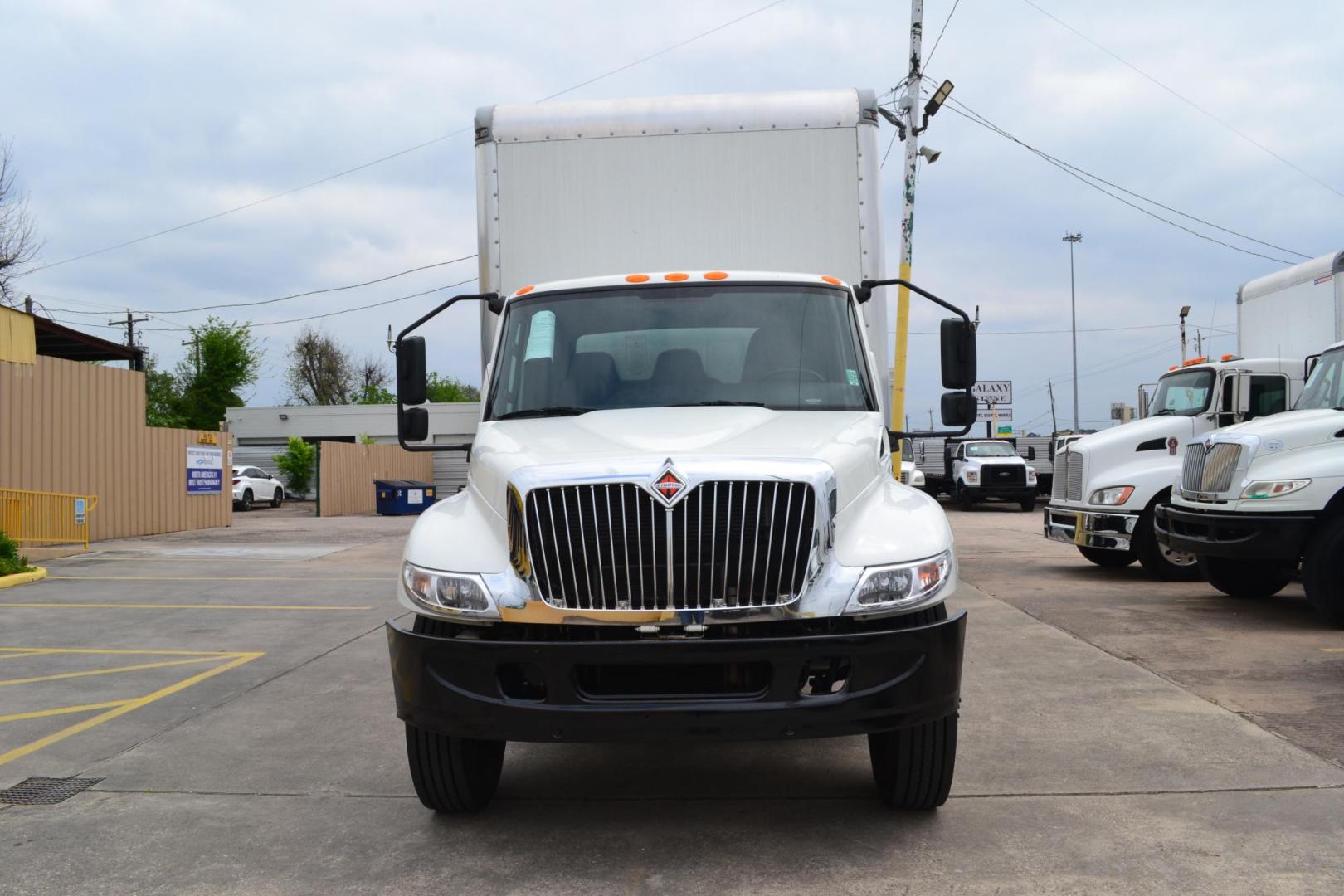 2020 WHITE /BLACK INTERNATIONAL MV 607 (3HAEUMML2LL) with an CUMMINS B6.7L 240HP engine, EATON FULLER PROCISION AUTOMATIC transmission, located at 9172 North Fwy, Houston, TX, 77037, (713) 910-6868, 29.887470, -95.411903 - Photo#1