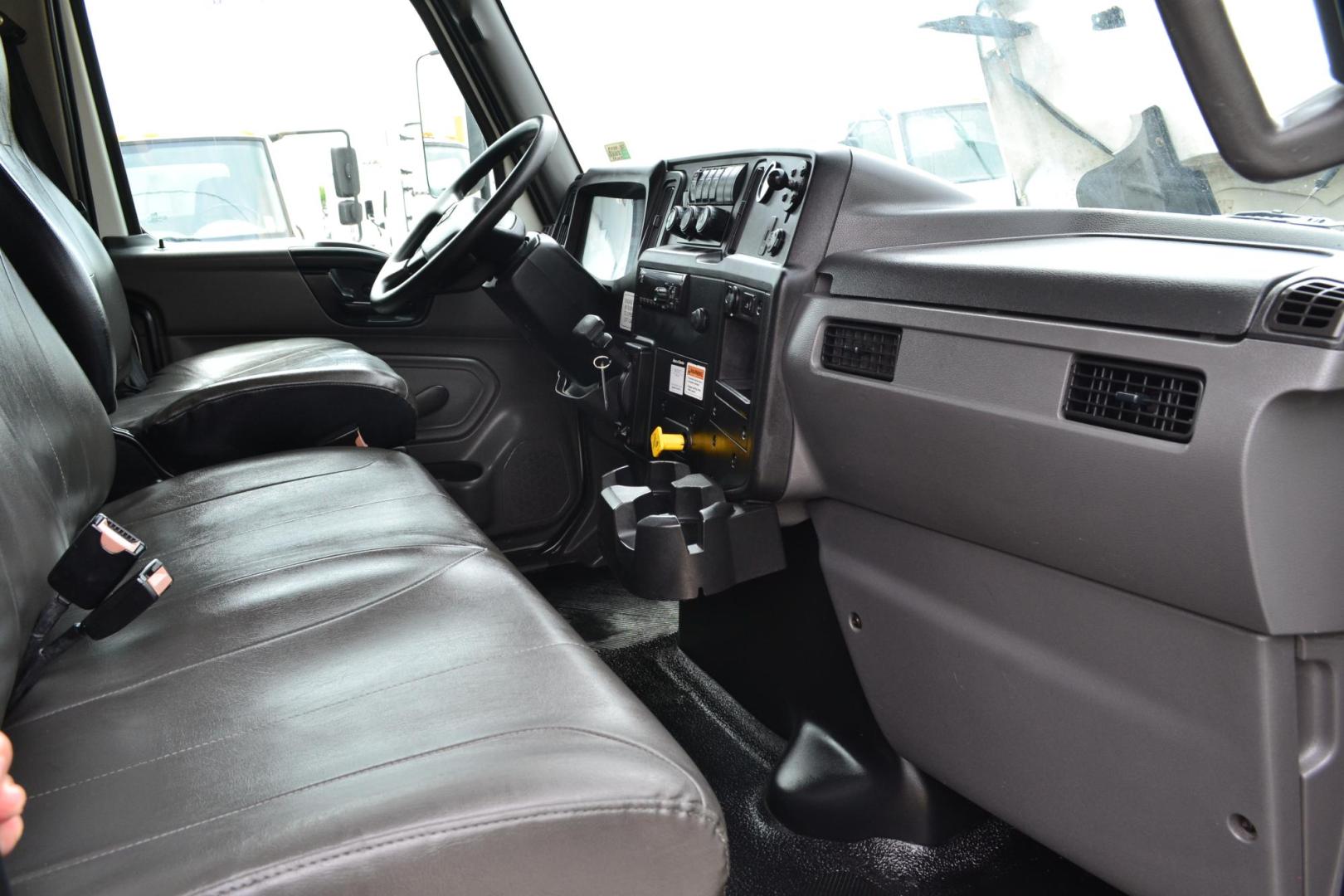 2020 WHITE /BLACK INTERNATIONAL MV 607 (3HAEUMML2LL) with an CUMMINS B6.7L 240HP engine, EATON FULLER PROCISION AUTOMATIC transmission, located at 9172 North Fwy, Houston, TX, 77037, (713) 910-6868, 29.887470, -95.411903 - Photo#11