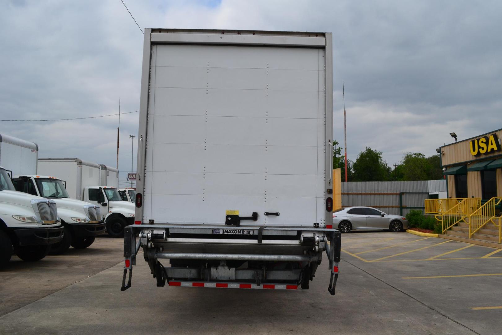 2020 WHITE /BLACK INTERNATIONAL MV 607 (3HAEUMML2LL) with an CUMMINS B6.7L 240HP engine, EATON FULLER PROCISION AUTOMATIC transmission, located at 9172 North Fwy, Houston, TX, 77037, (713) 910-6868, 29.887470, -95.411903 - Photo#5