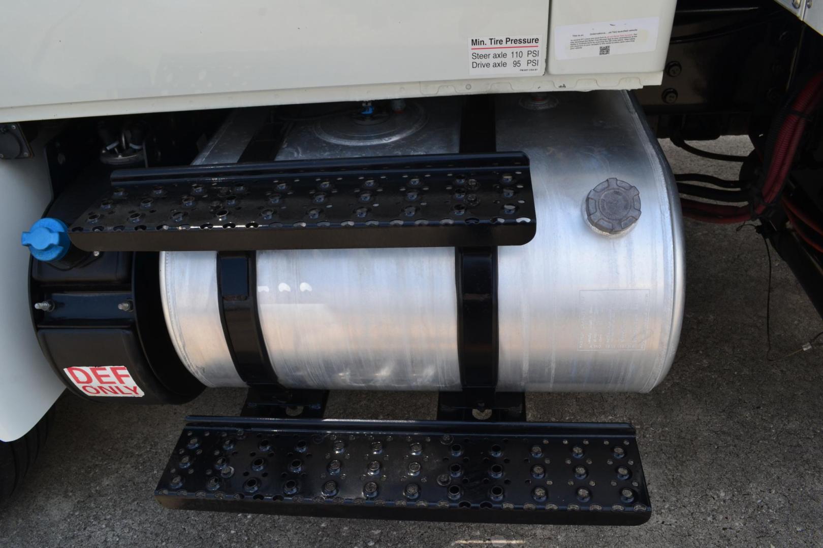 2021 WHITE /BLACK INTERNATIONAL MV 607 (3HAEUMML6ML) with an CUMMINS B6.7L 240HP engine, ALLISON 2500RDS AUTOMATIC transmission, located at 9172 North Fwy, Houston, TX, 77037, (713) 910-6868, 29.887470, -95.411903 - 25,999 LB GVWR NON CDL, MORGAN 28 FT BOX, HEIGHT 103" X WIDTH 102", SPRING SUSPENSION, 90 GALLON FUEL TANK, WHEELBASE: 291", POWER WINDOWS & LOCKS, REVERSE CAMERA, HEATED MIRRORS, COLD A/C - Photo#10