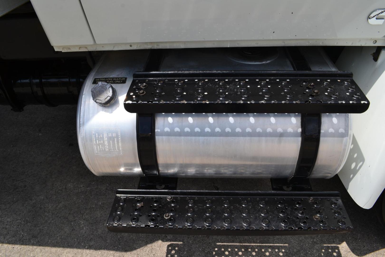 2021 WHITE /BLACK INTERNATIONAL MV 607 (3HAEUMML6ML) with an CUMMINS B6.7L 240HP engine, ALLISON 2500RDS AUTOMATIC transmission, located at 9172 North Fwy, Houston, TX, 77037, (713) 910-6868, 29.887470, -95.411903 - 25,999 LB GVWR NON CDL, MORGAN 28 FT BOX, HEIGHT 103" X WIDTH 102", SPRING SUSPENSION, 90 GALLON FUEL TANK, WHEELBASE: 291", POWER WINDOWS & LOCKS, REVERSE CAMERA, HEATED MIRRORS, COLD A/C - Photo#11