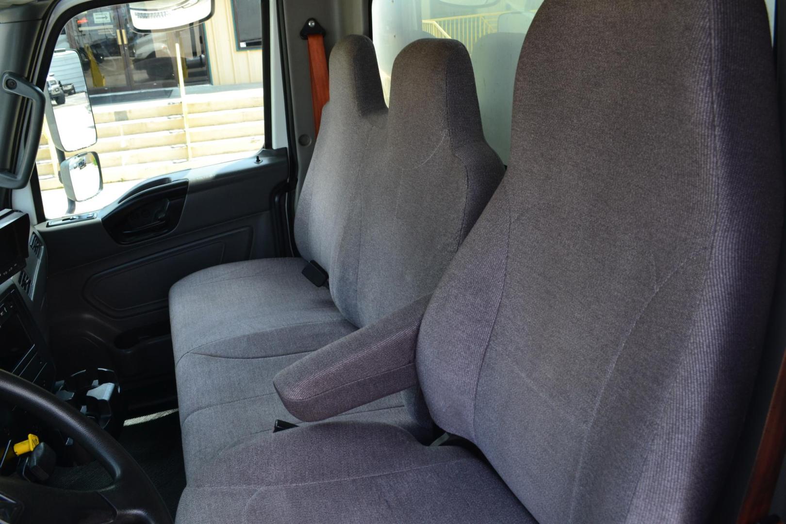 2021 WHITE /BLACK INTERNATIONAL MV 607 (3HAEUMML6ML) with an CUMMINS B6.7L 240HP engine, ALLISON 2500RDS AUTOMATIC transmission, located at 9172 North Fwy, Houston, TX, 77037, (713) 910-6868, 29.887470, -95.411903 - 25,999 LB GVWR NON CDL, MORGAN 28 FT BOX, HEIGHT 103" X WIDTH 102", SPRING SUSPENSION, 90 GALLON FUEL TANK, WHEELBASE: 291", POWER WINDOWS & LOCKS, REVERSE CAMERA, HEATED MIRRORS, COLD A/C - Photo#13