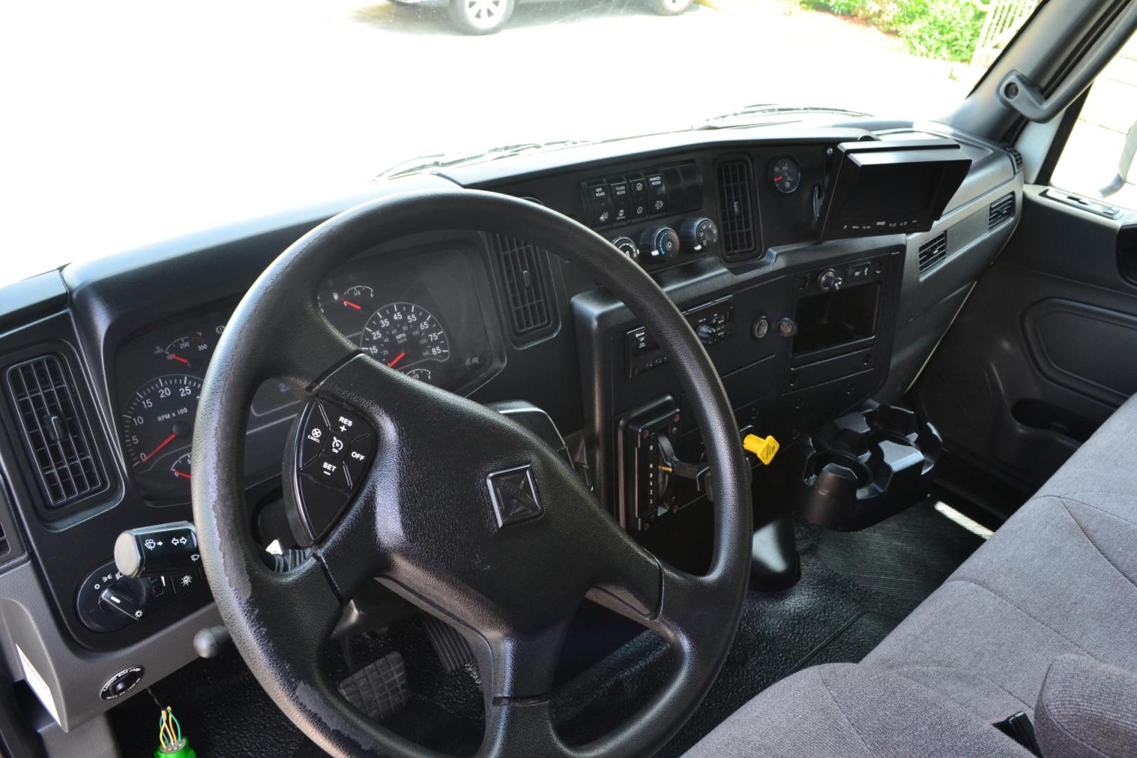 2021 WHITE /BLACK INTERNATIONAL MV 607 (3HAEUMML6ML) with an CUMMINS B6.7L 240HP engine, ALLISON 2500RDS AUTOMATIC transmission, located at 9172 North Fwy, Houston, TX, 77037, (713) 910-6868, 29.887470, -95.411903 - 25,999 LB GVWR NON CDL, MORGAN 28 FT BOX, HEIGHT 103" X WIDTH 102", SPRING SUSPENSION, 90 GALLON FUEL TANK, WHEELBASE: 291", POWER WINDOWS & LOCKS, REVERSE CAMERA, HEATED MIRRORS, COLD A/C - Photo#14