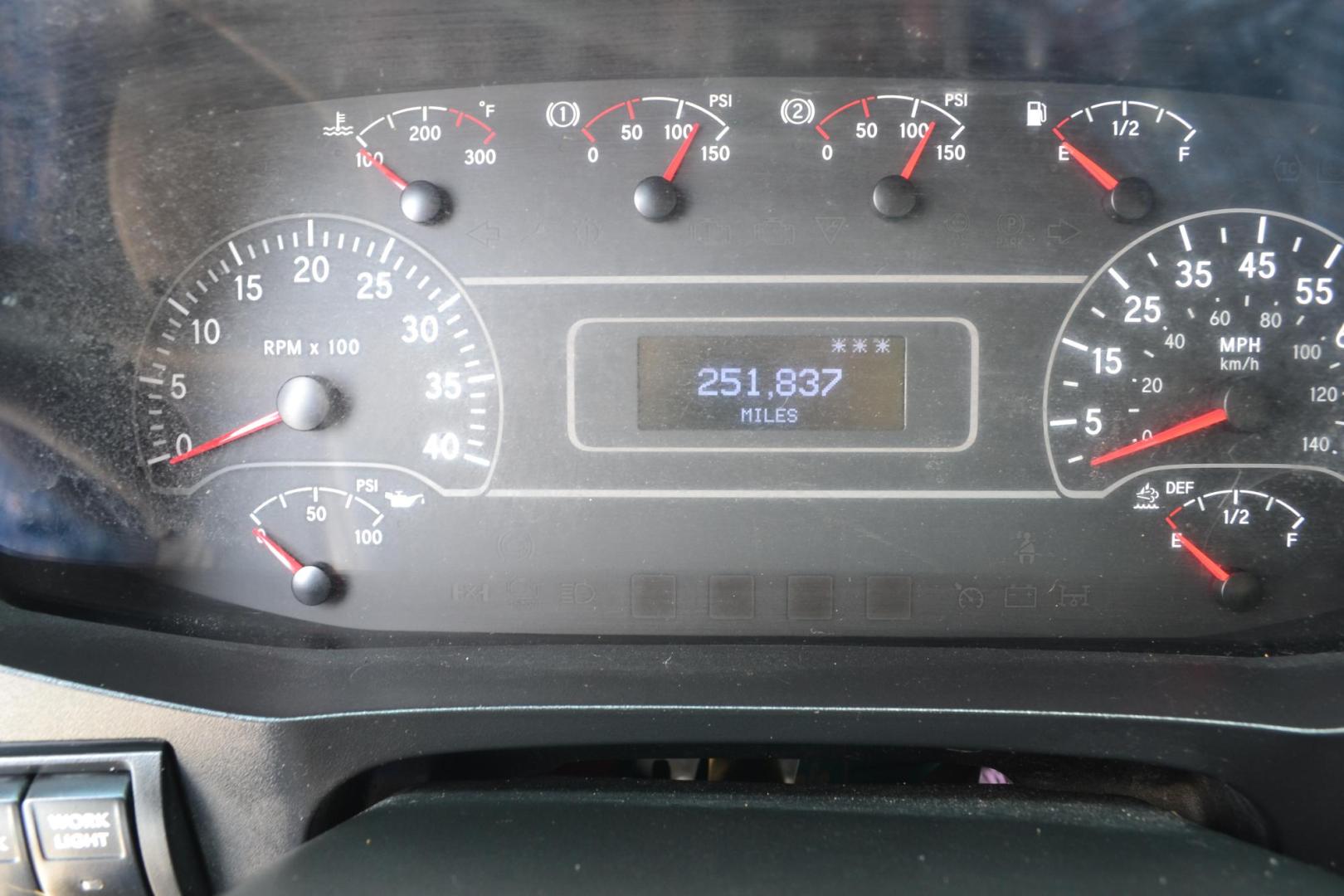 2021 WHITE /BLACK INTERNATIONAL MV 607 (3HAEUMML6ML) with an CUMMINS B6.7L 240HP engine, ALLISON 2500RDS AUTOMATIC transmission, located at 9172 North Fwy, Houston, TX, 77037, (713) 910-6868, 29.887470, -95.411903 - 25,999 LB GVWR NON CDL, MORGAN 28 FT BOX, HEIGHT 103" X WIDTH 102", SPRING SUSPENSION, 90 GALLON FUEL TANK, WHEELBASE: 291", POWER WINDOWS & LOCKS, REVERSE CAMERA, HEATED MIRRORS, COLD A/C - Photo#15