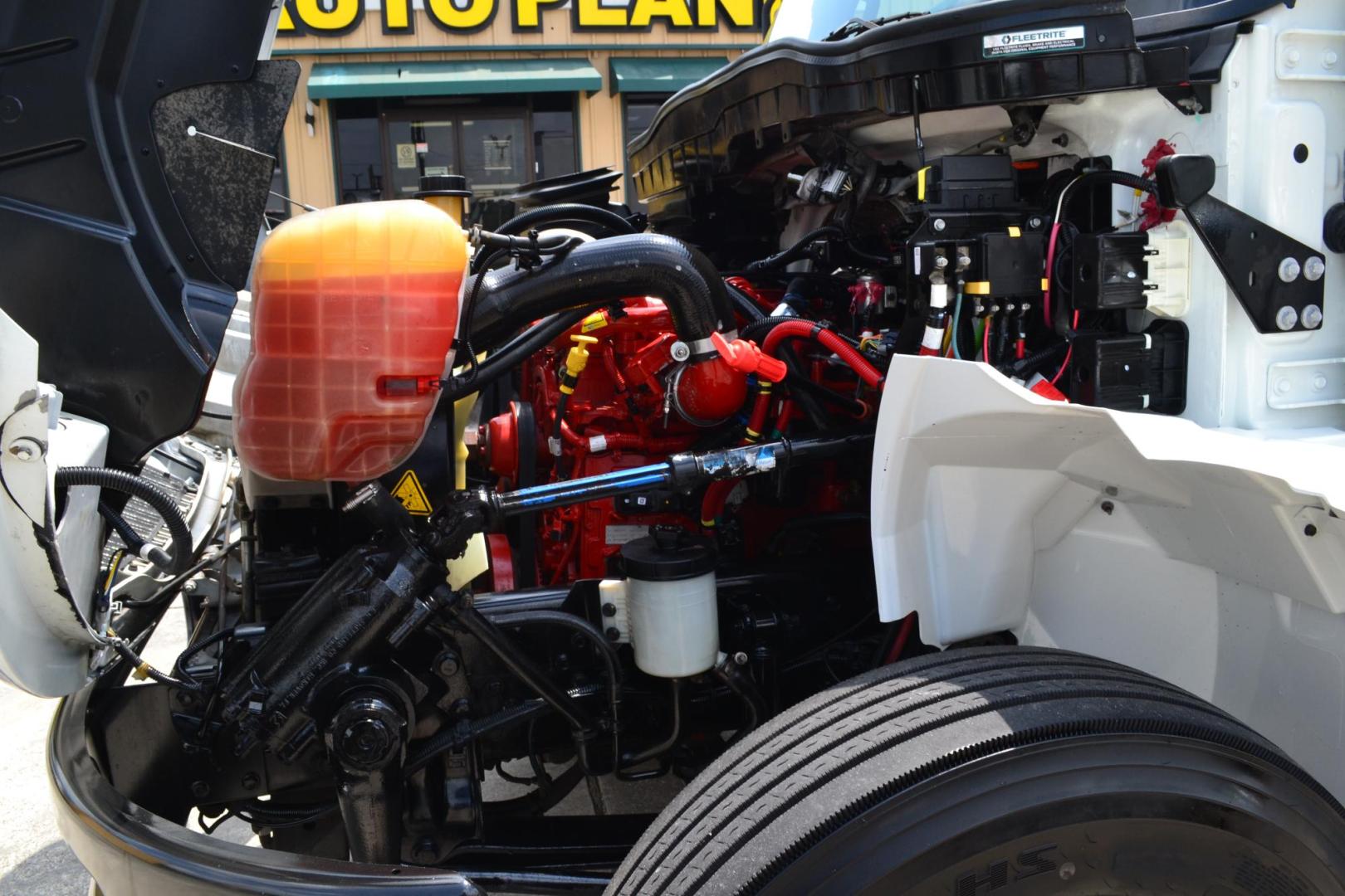 2021 WHITE /BLACK INTERNATIONAL MV 607 (3HAEUMML6ML) with an CUMMINS B6.7L 240HP engine, ALLISON 2500RDS AUTOMATIC transmission, located at 9172 North Fwy, Houston, TX, 77037, (713) 910-6868, 29.887470, -95.411903 - 25,999 LB GVWR NON CDL, MORGAN 28 FT BOX, HEIGHT 103" X WIDTH 102", SPRING SUSPENSION, 90 GALLON FUEL TANK, WHEELBASE: 291", POWER WINDOWS & LOCKS, REVERSE CAMERA, HEATED MIRRORS, COLD A/C - Photo#17