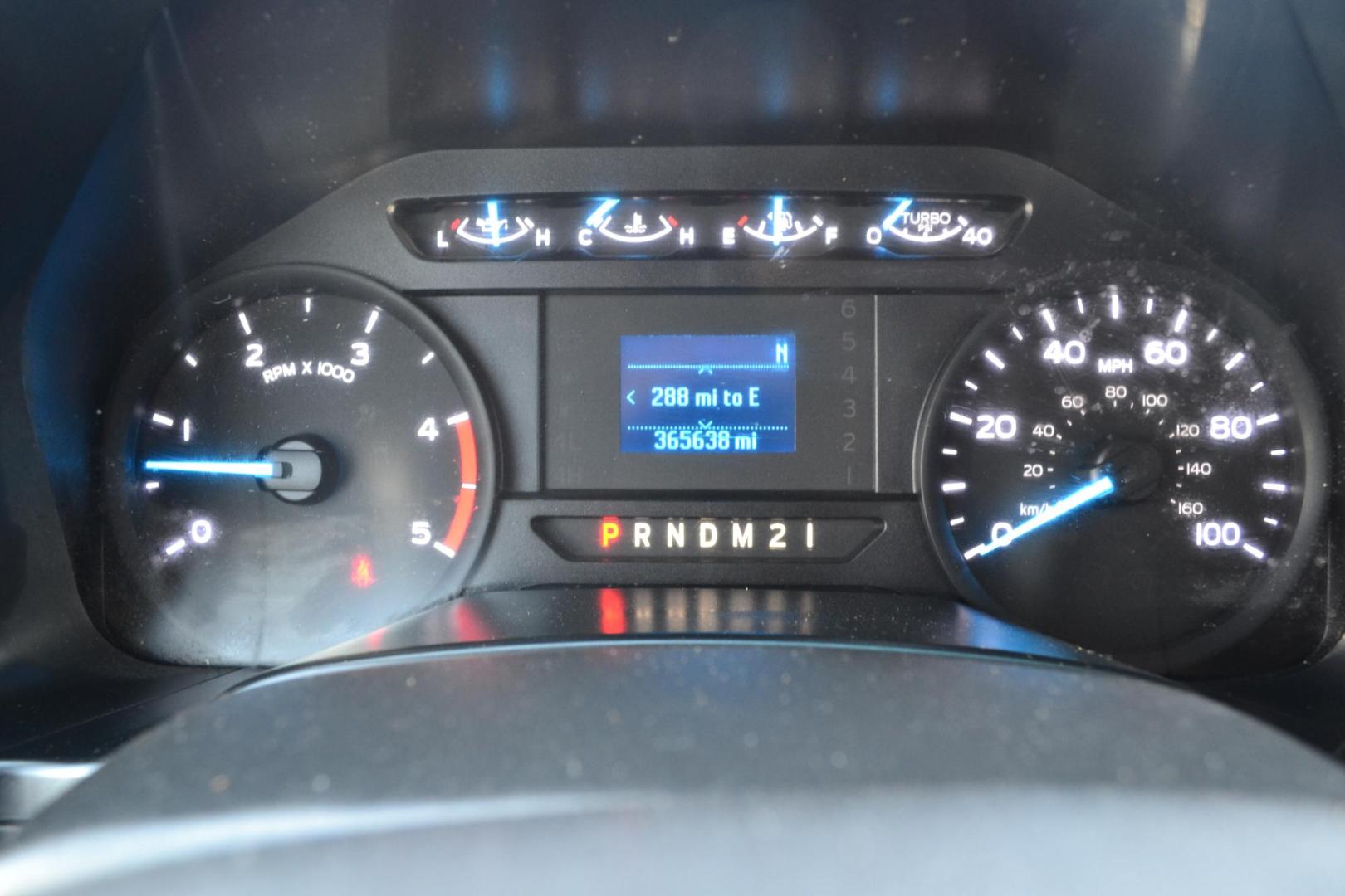 2018 WHITE /BLACK FORD F550 (1FD0X5HT9JE) with an CUMMINS 6.7L TURBO DIESEL engine, 6SPD AUTOMATIC transmission, located at 9172 North Fwy, Houston, TX, 77037, (713) 910-6868, 29.887470, -95.411903 - Photo#14