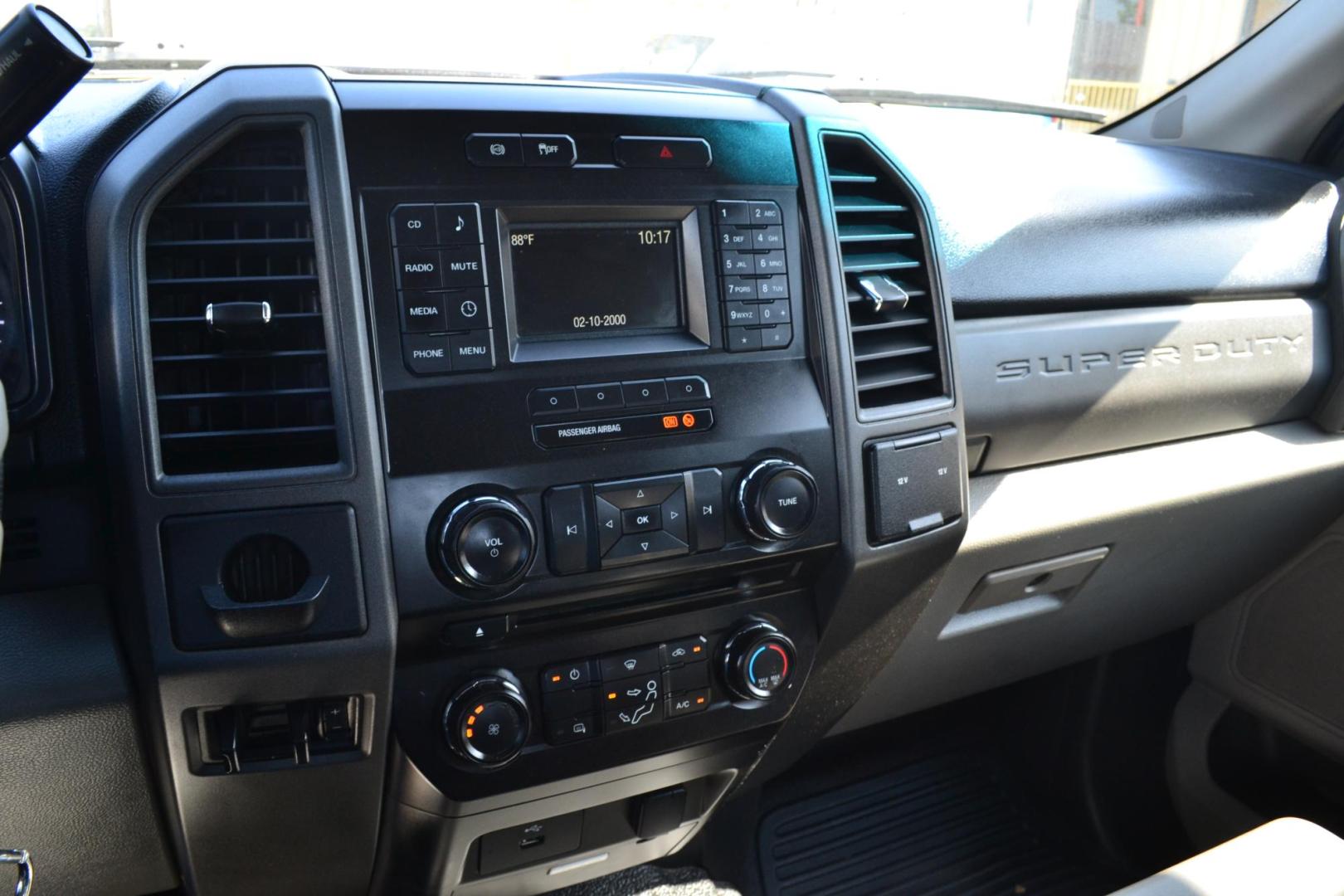 2018 WHITE /BLACK FORD F550 (1FD0X5HT9JE) with an CUMMINS 6.7L TURBO DIESEL engine, 6SPD AUTOMATIC transmission, located at 9172 North Fwy, Houston, TX, 77037, (713) 910-6868, 29.887470, -95.411903 - Photo#15