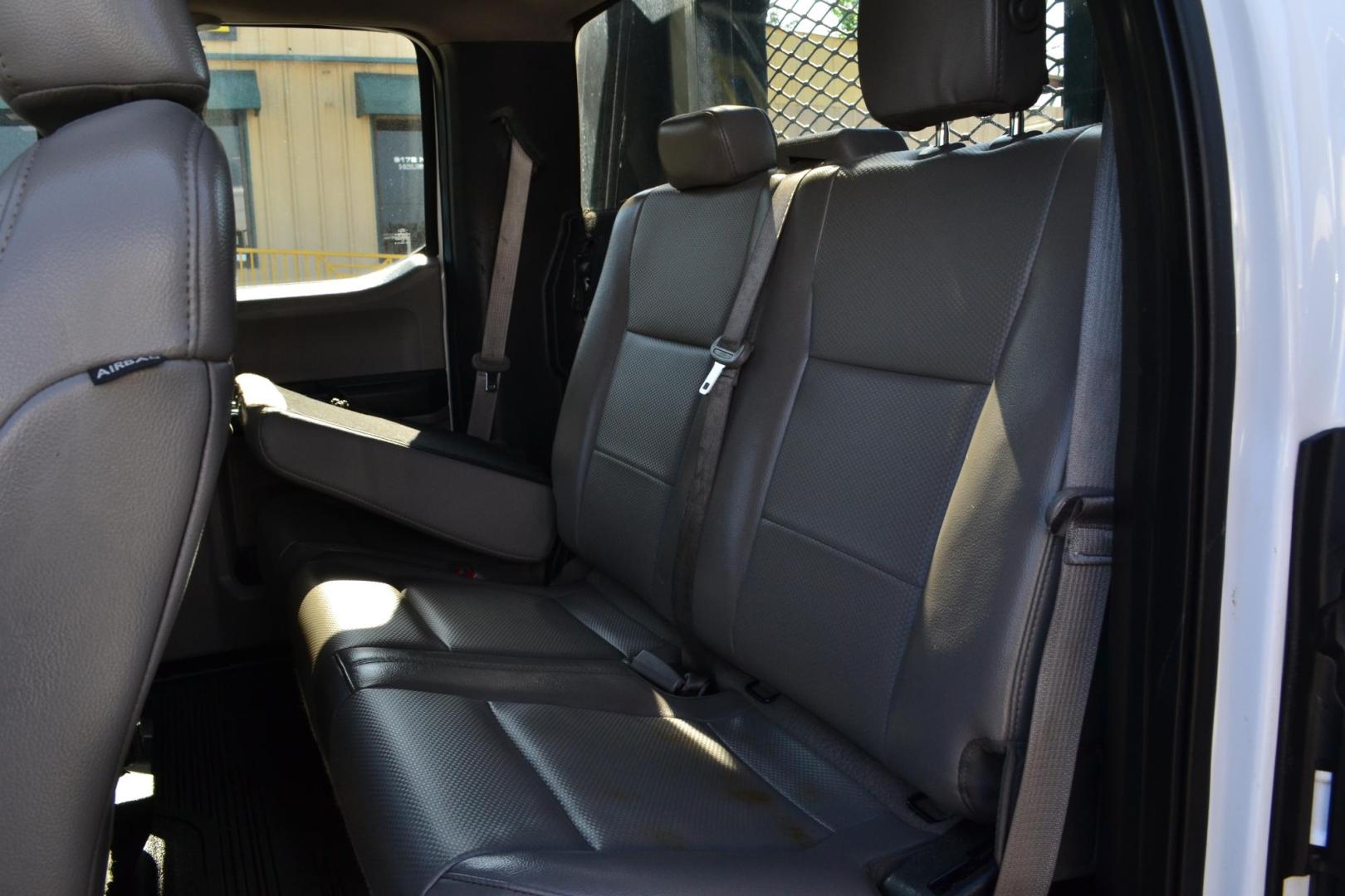 2018 WHITE /BLACK FORD F550 (1FD0X5HT9JE) with an CUMMINS 6.7L TURBO DIESEL engine, 6SPD AUTOMATIC transmission, located at 9172 North Fwy, Houston, TX, 77037, (713) 910-6868, 29.887470, -95.411903 - Photo#8