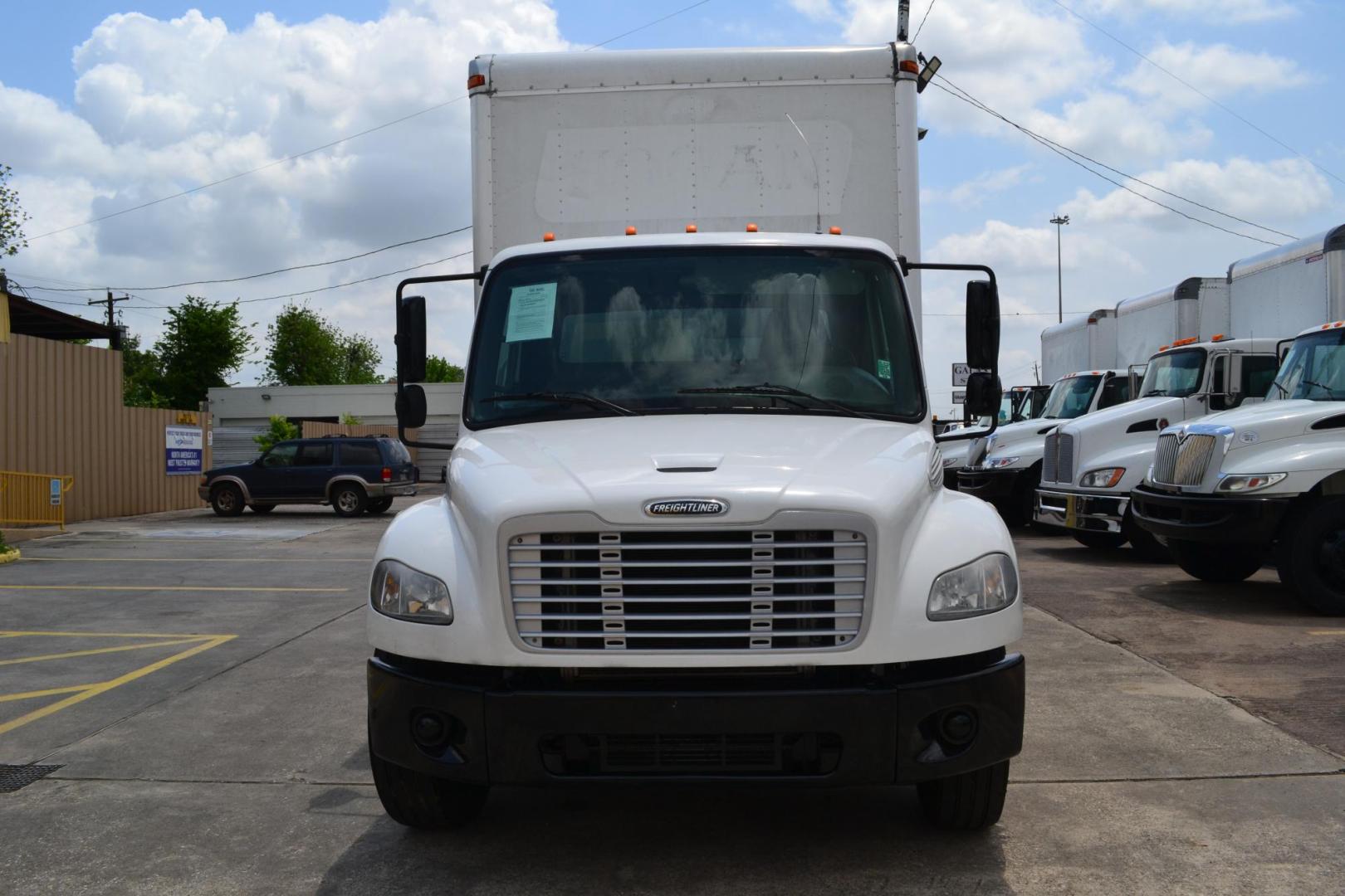 2017 WHITE /BLACK FREIGHTLINER M2-106 (1FVACWDTXHH) with an CUMMINS ISB 6.7L 220HP engine, ALLISON 2100HS AUTOMATIC transmission, located at 9172 North Fwy, Houston, TX, 77037, (713) 910-6868, 29.887470, -95.411903 - 26,000 LB GVWR NON CDL, US BODY 26 FT BOX, HEIGHT 103" X WIDTH 102", 3,000 LB ALUMINUM LIFT GATE, AIR RIDE SUSPENSION, 100 GALLON FUEL TANK, TRANSLUCENT ROOF, CURB SIDE DOOR , COLD A/C - Photo#1