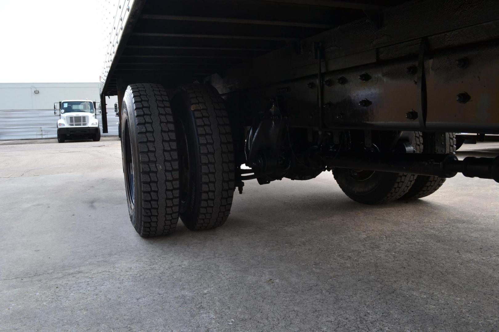 2017 WHITE /BLACK FREIGHTLINER M2-106 (1FVACWDTXHH) with an CUMMINS ISB 6.7L 220HP engine, ALLISON 2100HS AUTOMATIC transmission, located at 9172 North Fwy, Houston, TX, 77037, (713) 910-6868, 29.887470, -95.411903 - 26,000 LB GVWR NON CDL, US BODY 26 FT BOX, HEIGHT 103" X WIDTH 102", 3,000 LB ALUMINUM LIFT GATE, AIR RIDE SUSPENSION, 100 GALLON FUEL TANK, TRANSLUCENT ROOF, CURB SIDE DOOR , COLD A/C - Photo#10