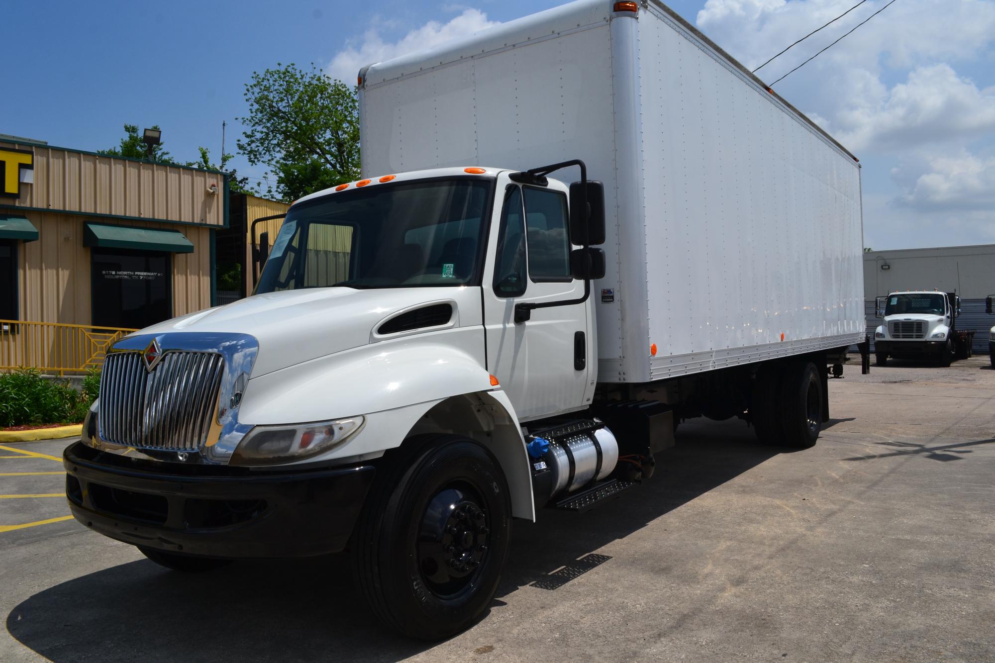 photo of 2017 INTERNATIONAL 4300 26 FT BOX 