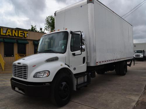 2017 FREIGHTLINER M2-106 26 FT BOX 