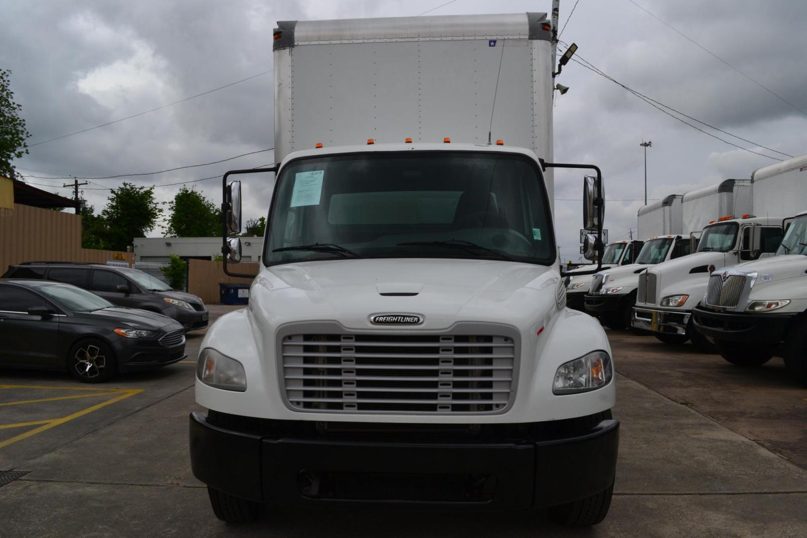 2017 WHITE /BLACK FREIGHTLINER M2-106 (3ALACWDT1HD) with an CUMMINS ISB 6.7L 240HP engine, ALLISON 2500RDS AUTOMATIC transmission, located at 9172 North Fwy, Houston, TX, 77037, (713) 910-6868, 29.887470, -95.411903 - 26,000 LB GVWR NON CDL, MORGAN 26 FT BOX, 103" X WIDTH 102", MAXON 3,000 LB CAPACITY ALUMINUM LIFT GATE, AIR RIDE SUSPENSION, 100 GALLON FUEL CAPACITY, COLD A/C, - Photo#1