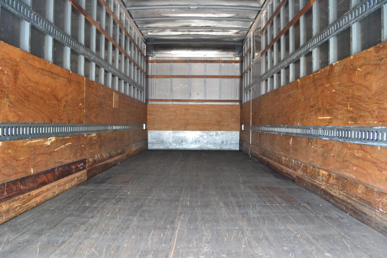 2017 WHITE /BLACK FREIGHTLINER M2-106 (3ALACWDT1HD) with an CUMMINS ISB 6.7L 240HP engine, ALLISON 2500RDS AUTOMATIC transmission, located at 9172 North Fwy, Houston, TX, 77037, (713) 910-6868, 29.887470, -95.411903 - 26,000 LB GVWR NON CDL, MORGAN 26 FT BOX, 103" X WIDTH 102", MAXON 3,000 LB CAPACITY ALUMINUM LIFT GATE, AIR RIDE SUSPENSION, 100 GALLON FUEL CAPACITY, COLD A/C, - Photo#7