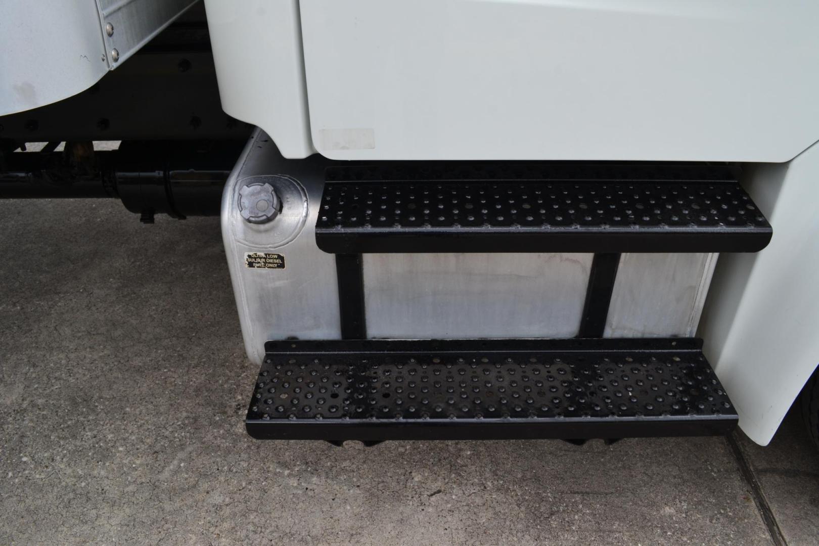 2017 WHITE /BLACK FREIGHTLINER M2-106 (3ALACWDT1HD) with an CUMMINS ISB 6.7L 240HP engine, ALLISON 2500RDS AUTOMATIC transmission, located at 9172 North Fwy, Houston, TX, 77037, (713) 910-6868, 29.887470, -95.411903 - 26,000 LB GVWR NON CDL, MORGAN 26 FT BOX, 103" X WIDTH 102", MAXON 3,000 LB CAPACITY ALUMINUM LIFT GATE, AIR RIDE SUSPENSION, 100 GALLON FUEL CAPACITY, COLD A/C, - Photo#8