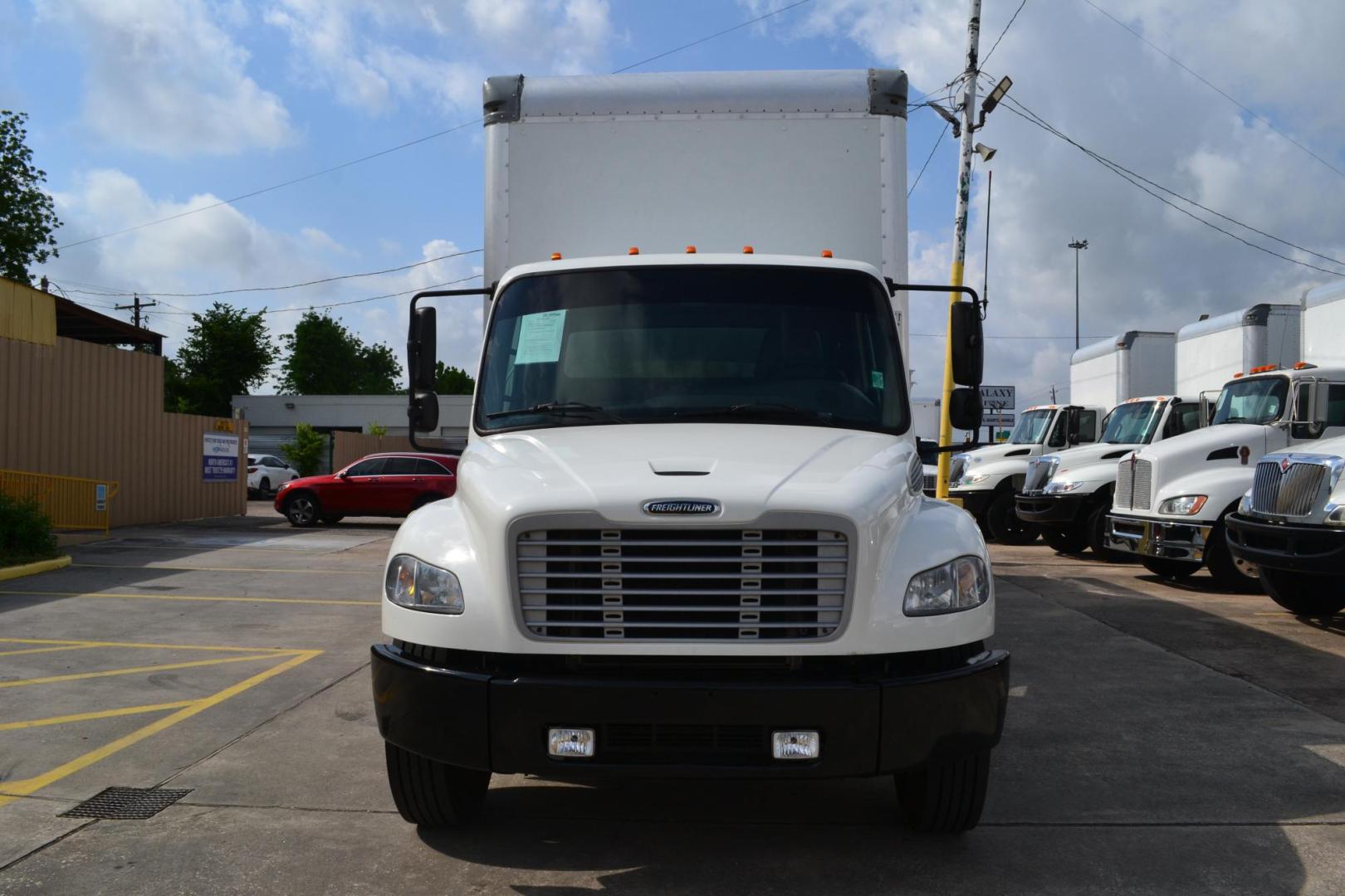 2018 WHITE /BLACK FREIGHTLINER M2-106 (3ALACWFC7JD) with an CUMMINS ISB 6.7L 240HP engine, EATON FULLER PROCISION AUTOMATIC transmission, located at 9172 North Fwy, Houston, TX, 77037, (713) 910-6868, 29.887470, -95.411903 - 26,000 LB GVWR NON CDL, SUPREME 26 FT BOX, HEIGHT 103" X WIDTH 102", AIR RIDE SUSPENSION, MAXON 3,000 LB CAPACITY ALUMINUM LIFT GATE, 80 GALLON FUEL TANK - Photo#1
