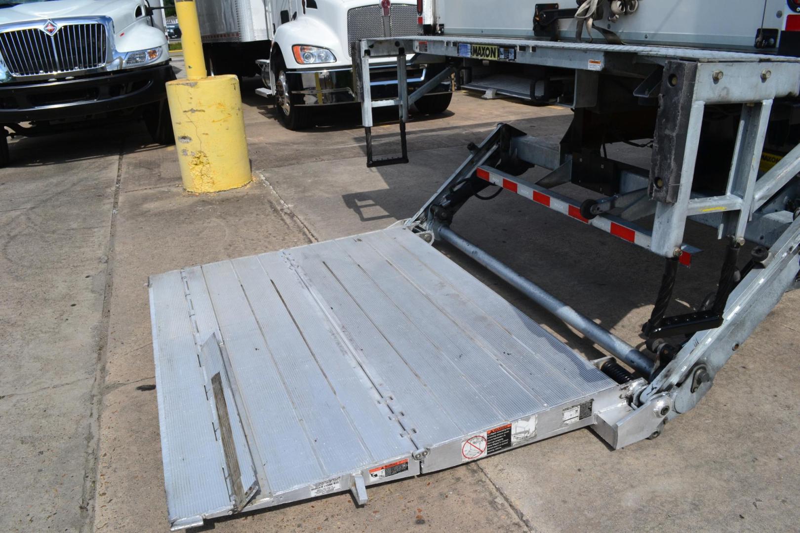 2018 WHITE /BLACK FREIGHTLINER M2-106 (3ALACWFC7JD) with an CUMMINS ISB 6.7L 240HP engine, EATON FULLER PROCISION AUTOMATIC transmission, located at 9172 North Fwy, Houston, TX, 77037, (713) 910-6868, 29.887470, -95.411903 - 26,000 LB GVWR NON CDL, SUPREME 26 FT BOX, HEIGHT 103" X WIDTH 102", AIR RIDE SUSPENSION, MAXON 3,000 LB CAPACITY ALUMINUM LIFT GATE, 80 GALLON FUEL TANK - Photo#9