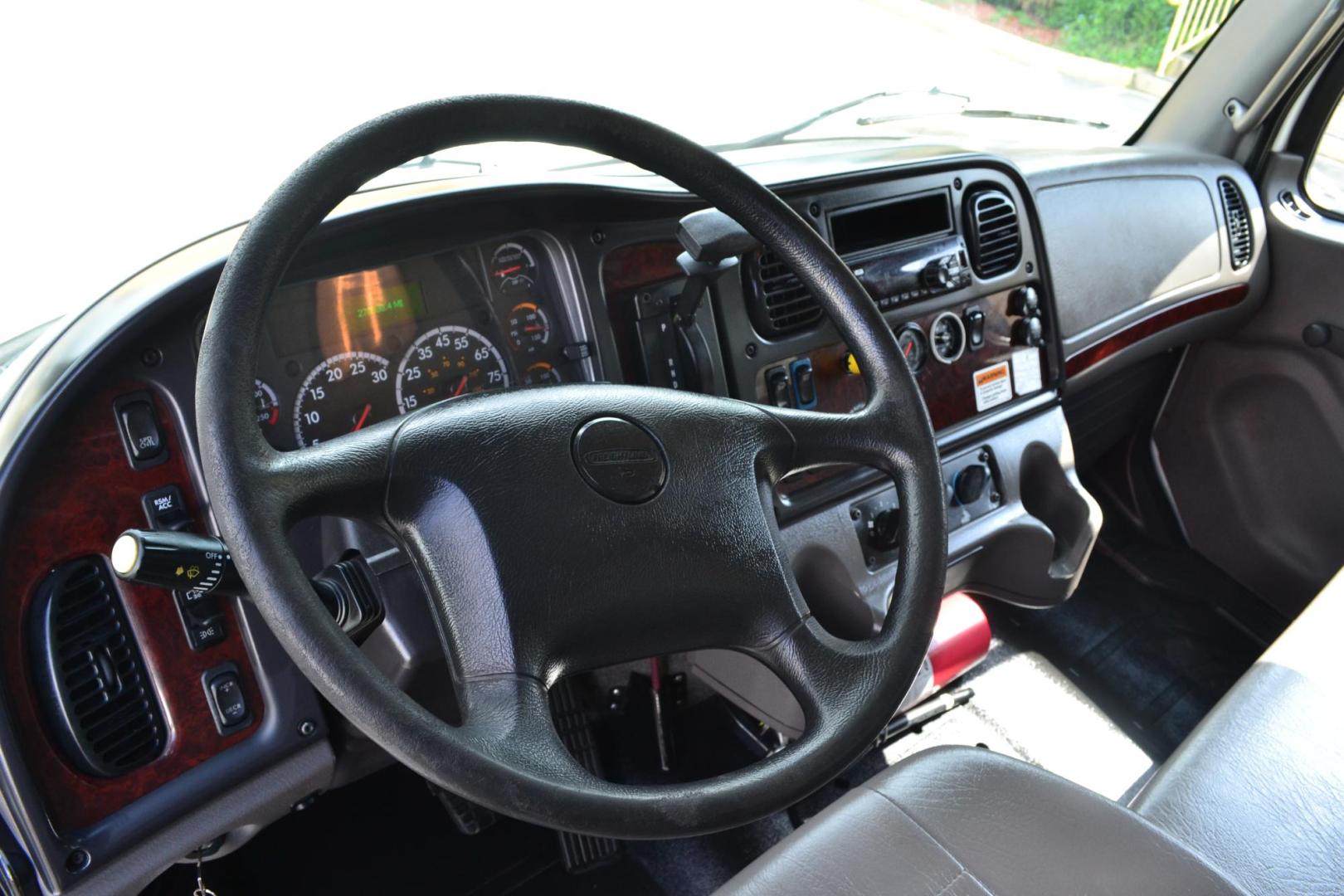 2018 WHITE /BLACK FREIGHTLINER M2-106 (3ALACWFC7JD) with an CUMMINS ISB 6.7L 240HP engine, EATON FULLER PROCISION AUTOMATIC transmission, located at 9172 North Fwy, Houston, TX, 77037, (713) 910-6868, 29.887470, -95.411903 - 26,000 LB GVWR NON CDL, SUPREME 26 FT BOX, HEIGHT 103" X WIDTH 102", AIR RIDE SUSPENSION, MAXON 3,000 LB CAPACITY ALUMINUM LIFT GATE, 80 GALLON FUEL TANK - Photo#14