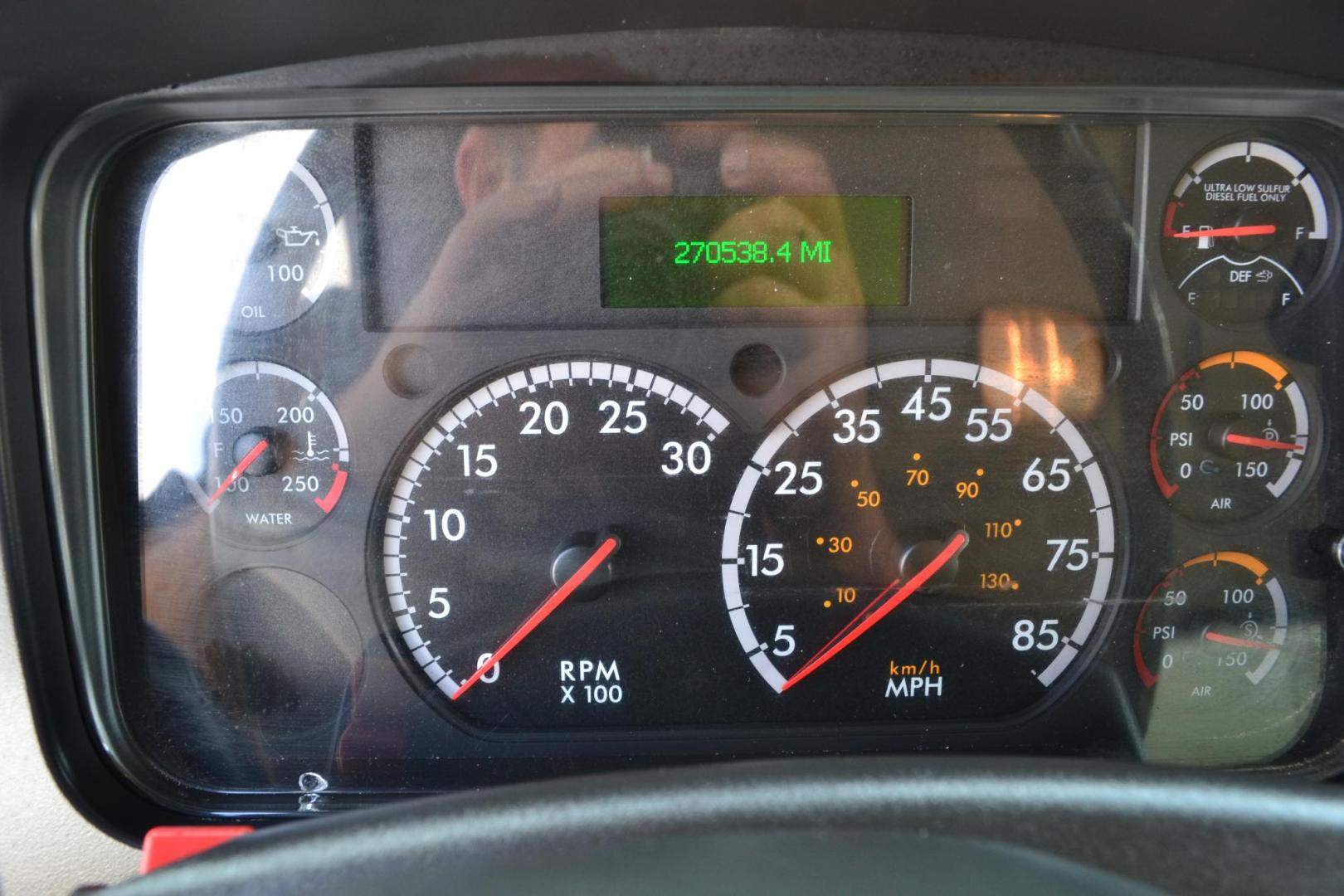 2018 WHITE /BLACK FREIGHTLINER M2-106 (3ALACWFC7JD) with an CUMMINS ISB 6.7L 240HP engine, EATON FULLER PROCISION AUTOMATIC transmission, located at 9172 North Fwy, Houston, TX, 77037, (713) 910-6868, 29.887470, -95.411903 - 26,000 LB GVWR NON CDL, SUPREME 26 FT BOX, HEIGHT 103" X WIDTH 102", AIR RIDE SUSPENSION, MAXON 3,000 LB CAPACITY ALUMINUM LIFT GATE, 80 GALLON FUEL TANK - Photo#15