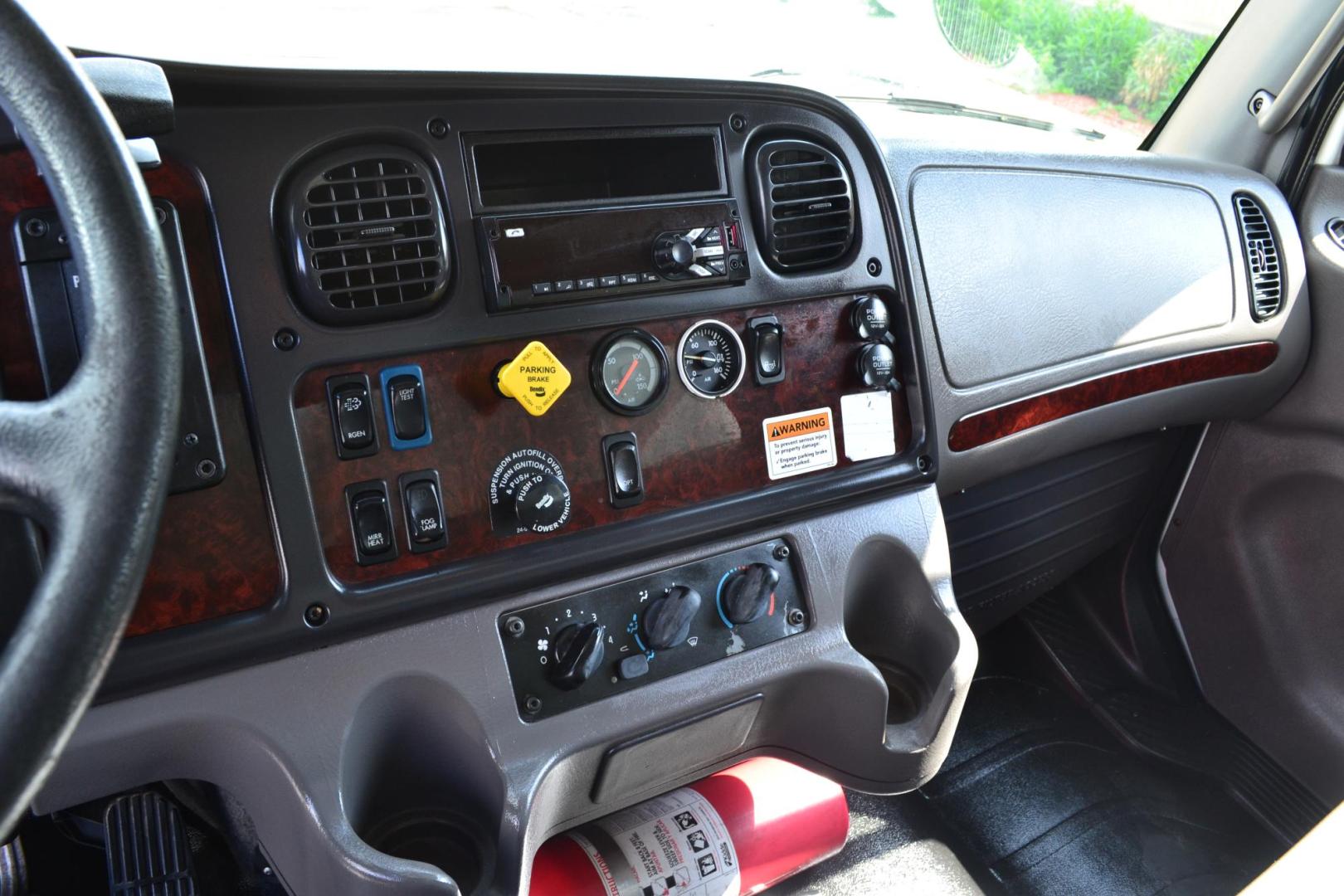 2018 WHITE /BLACK FREIGHTLINER M2-106 (3ALACWFC7JD) with an CUMMINS ISB 6.7L 240HP engine, EATON FULLER PROCISION AUTOMATIC transmission, located at 9172 North Fwy, Houston, TX, 77037, (713) 910-6868, 29.887470, -95.411903 - 26,000 LB GVWR NON CDL, SUPREME 26 FT BOX, HEIGHT 103" X WIDTH 102", AIR RIDE SUSPENSION, MAXON 3,000 LB CAPACITY ALUMINUM LIFT GATE, 80 GALLON FUEL TANK - Photo#16