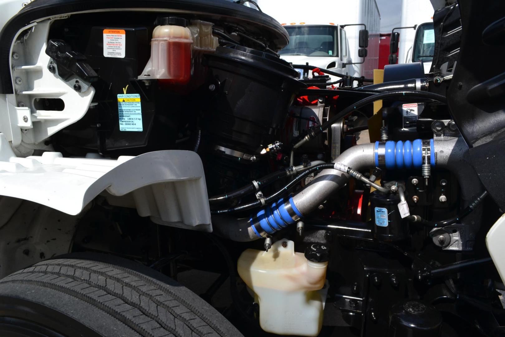 2018 WHITE /BLACK FREIGHTLINER M2-106 (3ALACWFC7JD) with an CUMMINS ISB 6.7L 240HP engine, EATON FULLER PROCISION AUTOMATIC transmission, located at 9172 North Fwy, Houston, TX, 77037, (713) 910-6868, 29.887470, -95.411903 - 26,000 LB GVWR NON CDL, SUPREME 26 FT BOX, HEIGHT 103" X WIDTH 102", AIR RIDE SUSPENSION, MAXON 3,000 LB CAPACITY ALUMINUM LIFT GATE, 80 GALLON FUEL TANK - Photo#19